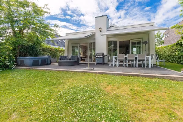 Luxe vakantievilla Harderwijk 221 met bubbelbad en eigen aanlegsteiger in Zeewolde - Foto 1 van 42