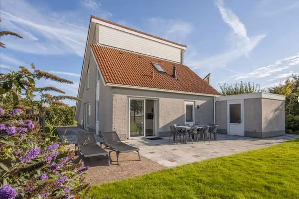 Vakantiepark Zeeland Village 4 in Scharendijke - Foto 1 van 32