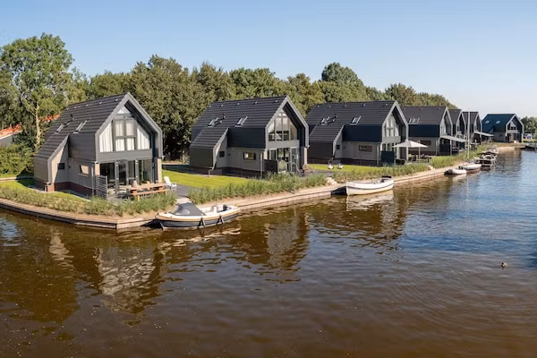 Watervilla Fjirtjin in Balk - Foto 1 van 40