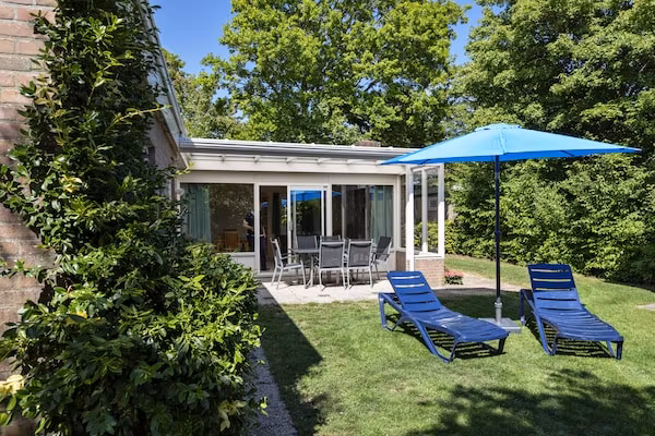 Bungalowpark Campanula 1 in St. Maartenszee - Foto 1 van 40