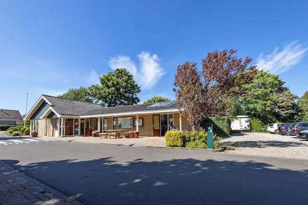 Bungalowpark Campanula 8 in St. Maartenszee - Foto 1 van 40