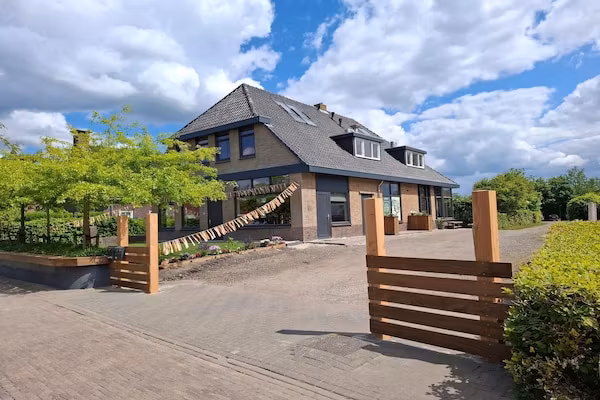 Groepsaccommodatie voor 20 personen + 5 Tiny Greenhouses voor 2 tot 4 personen in Scherpenzeel (FR) - Foto 2 van 39