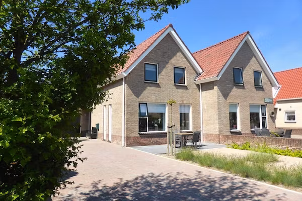 143558 in Nes - Foto 2 van 29