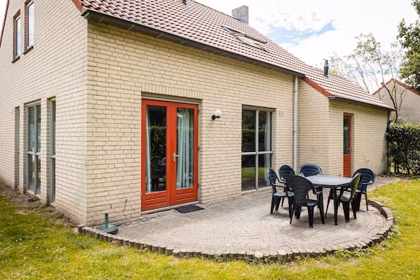 8 - Persons Family bungalow in Ewijk - Foto 1 van 18