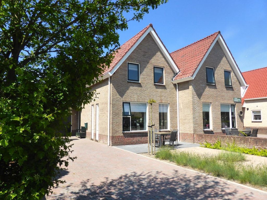 143558 in Nes - Foto 2 van 29