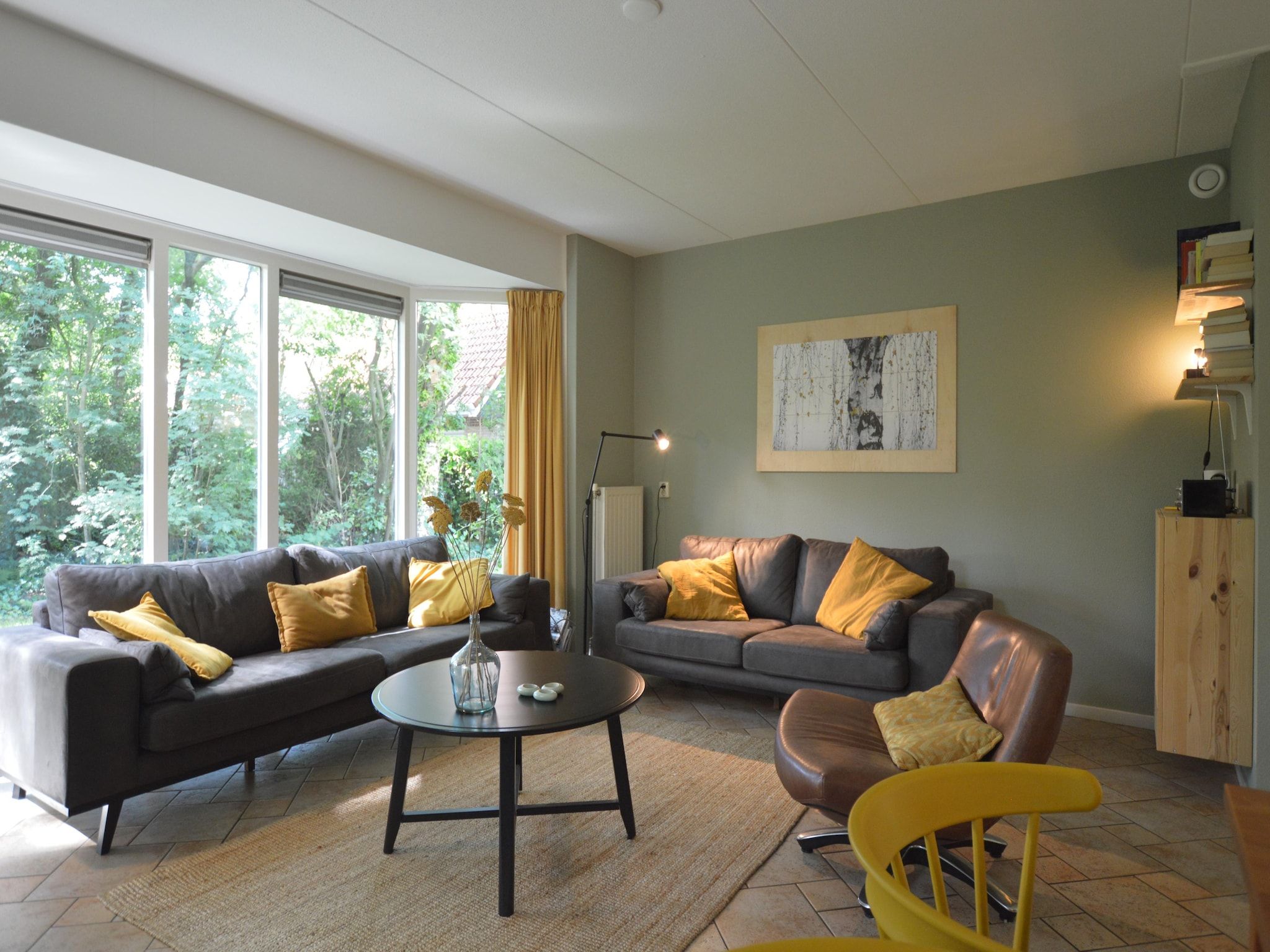 De woonkamer van Buitenplaats Berg en Bos nummer 43 in Overijssel