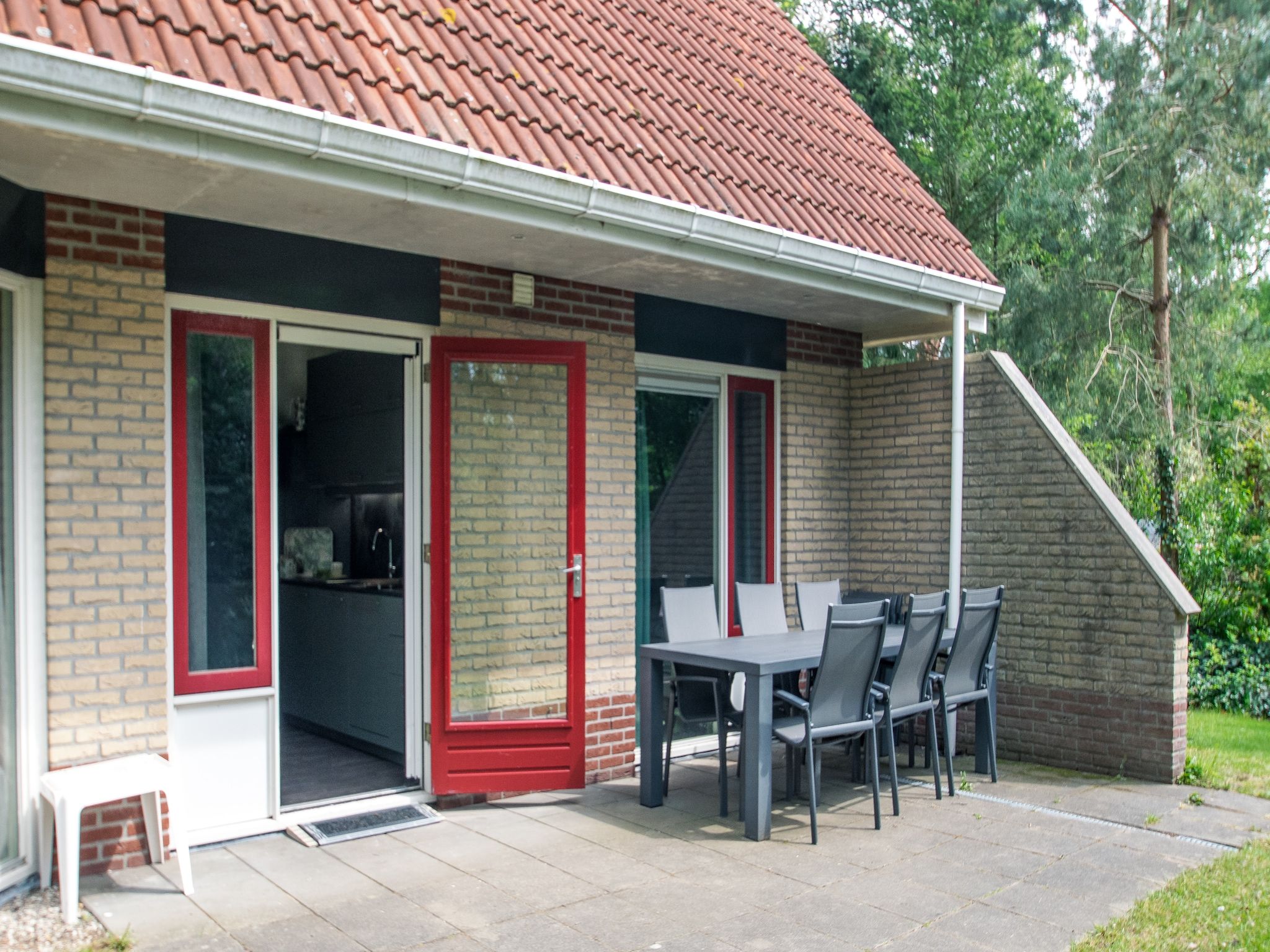 Het terras van Buitenplaats Berg en Bos nummer 13 in Overijssel