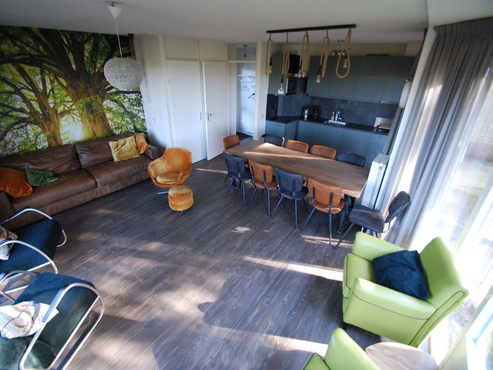 De woonkamer van Buitenplaats Berg en Bos nummer 13 in Overijssel