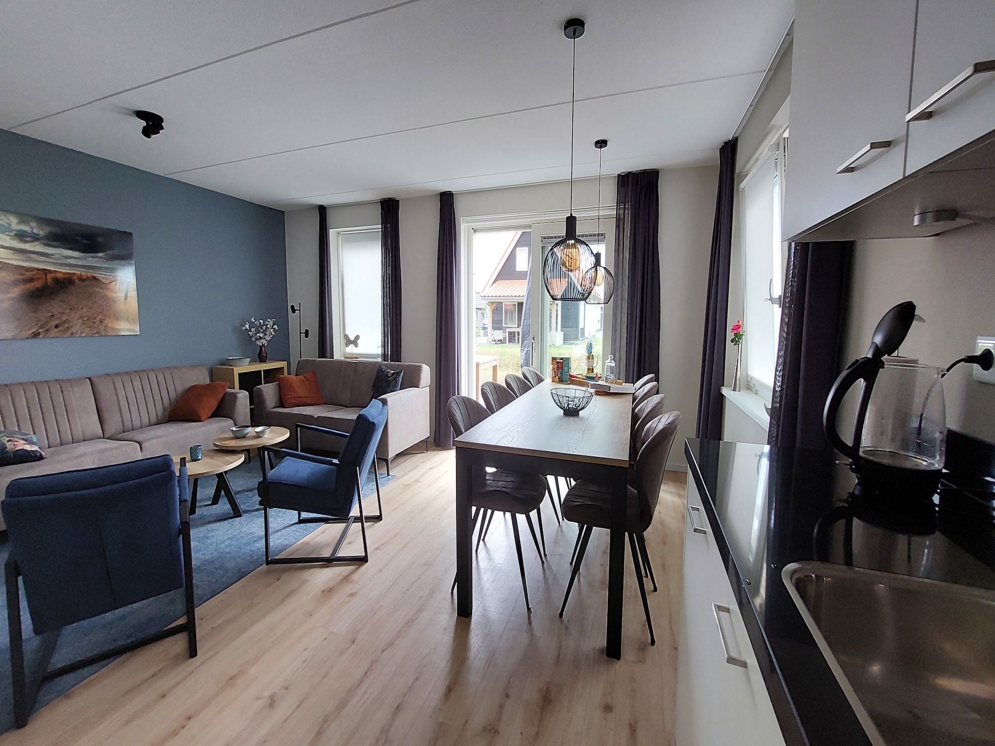 De eetkamer van De Meerkoet Huis Nr 37 in Scherpenisse