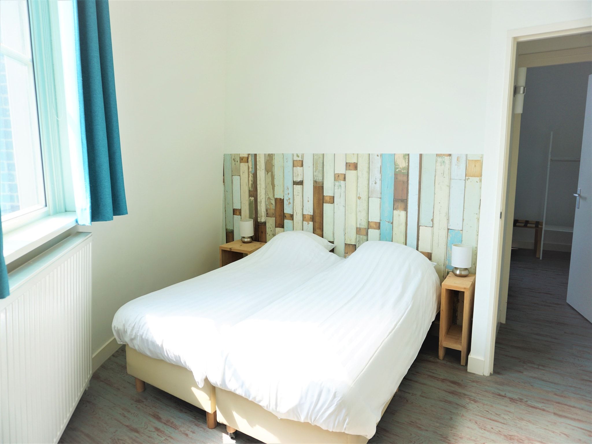 Een slaapkamer van Watertoren Vlissingen 16 pax in Vlissingen