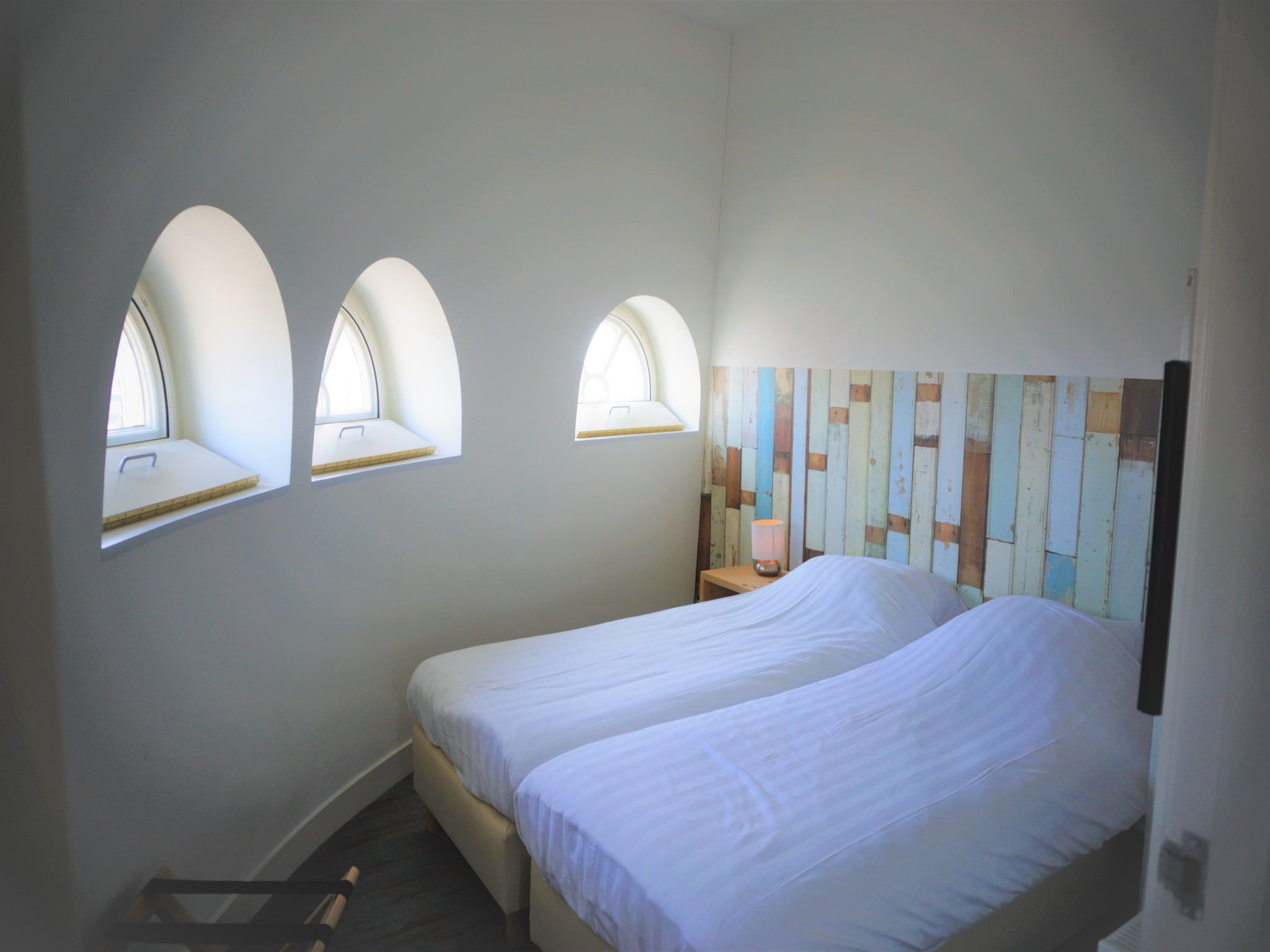 Een slaapkamer van Watertoren Vlissingen 16 pax in Vlissingen