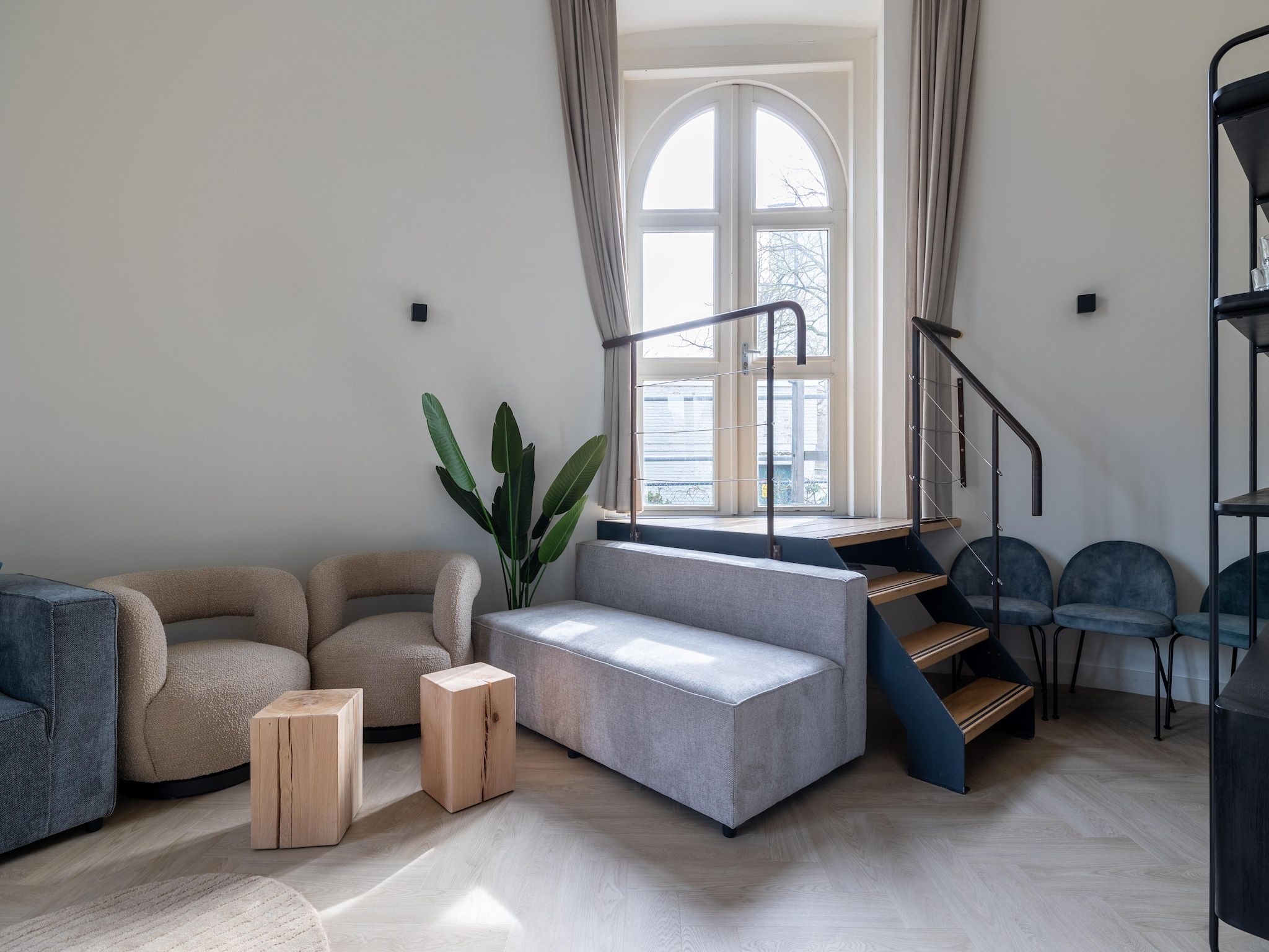 De woonkamer van Watertoren Vlissingen 16 pax in Vlissingen