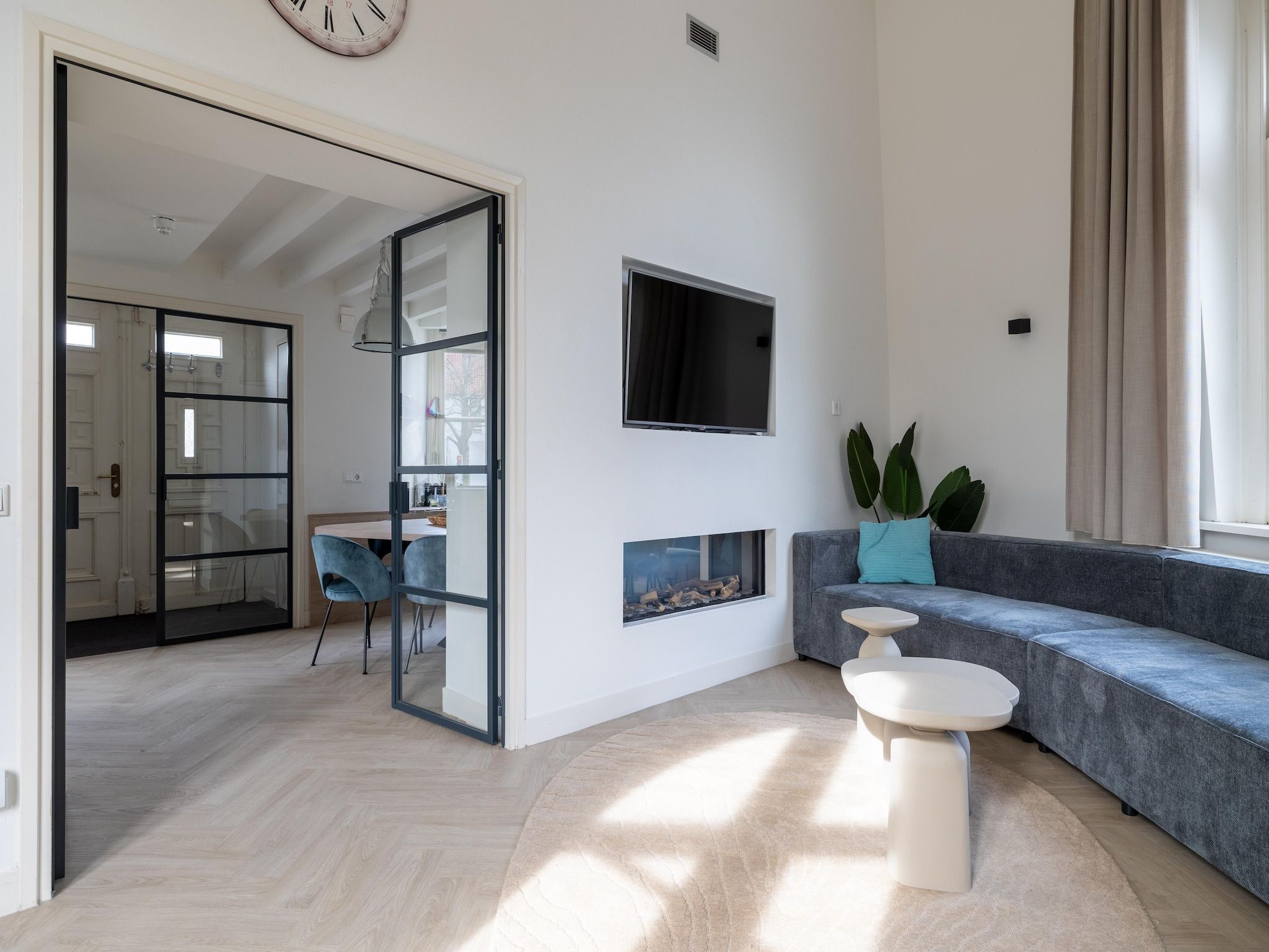 De woonkamer van Watertoren Vlissingen 16 pax in Vlissingen