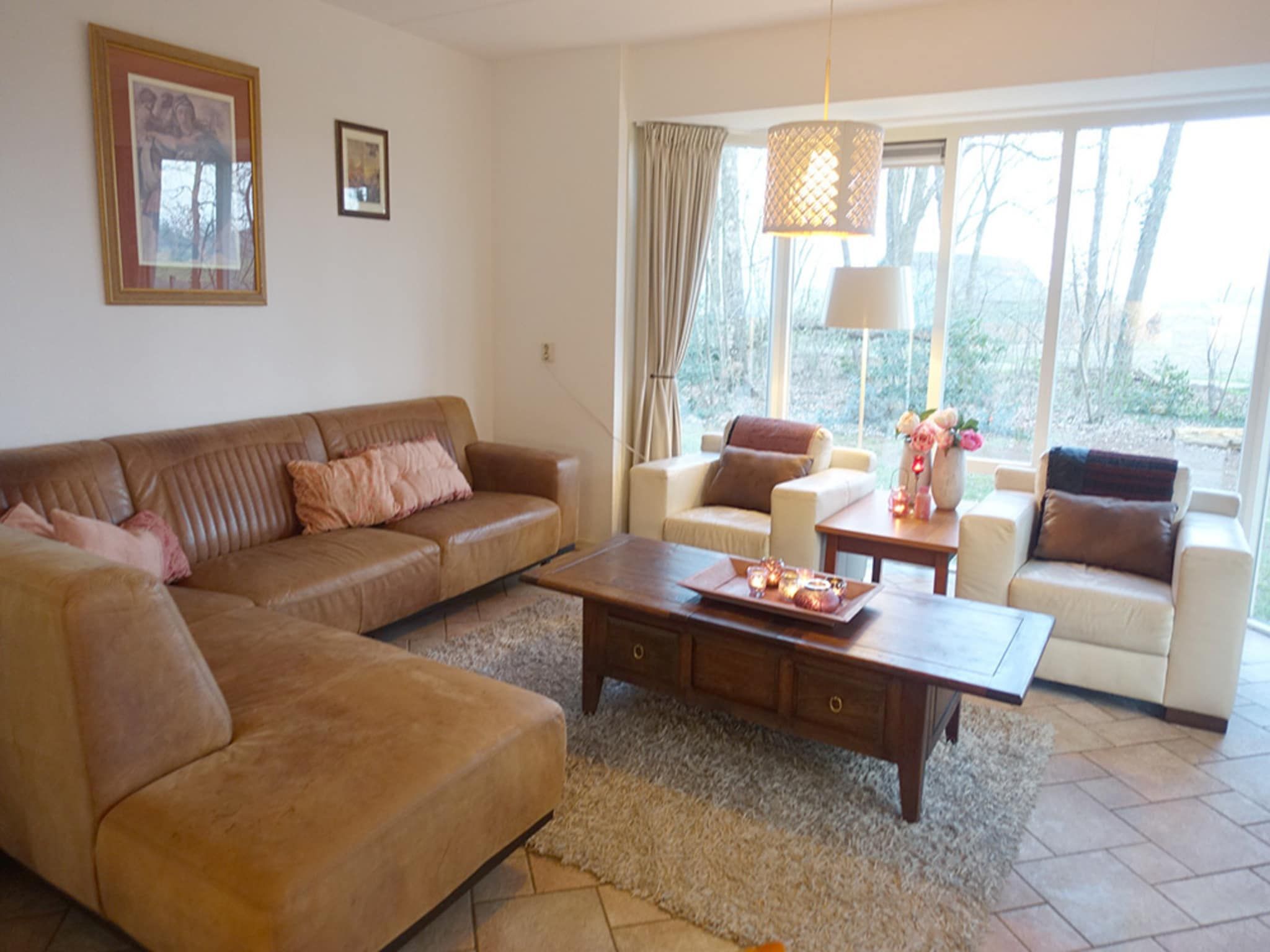 De woonkamer van Buitenplaats Berg en Bos nummer 4 in Lemele