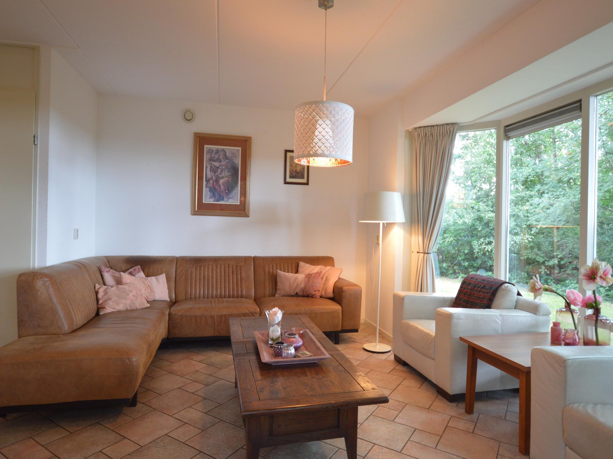 De woonkamer van Buitenplaats Berg en Bos nummer 4 in Lemele