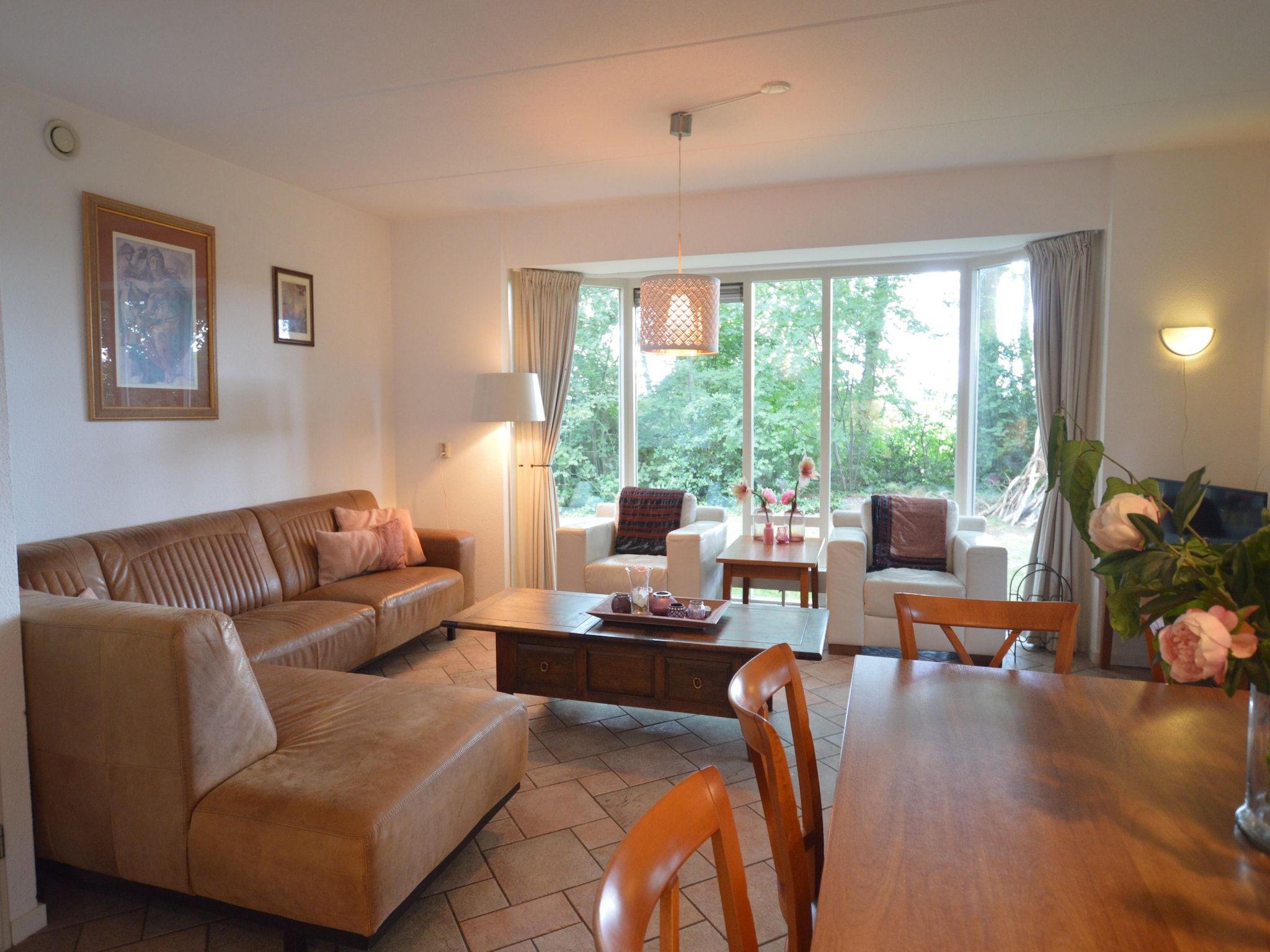 De woonkamer van Buitenplaats Berg en Bos nummer 4 in Lemele