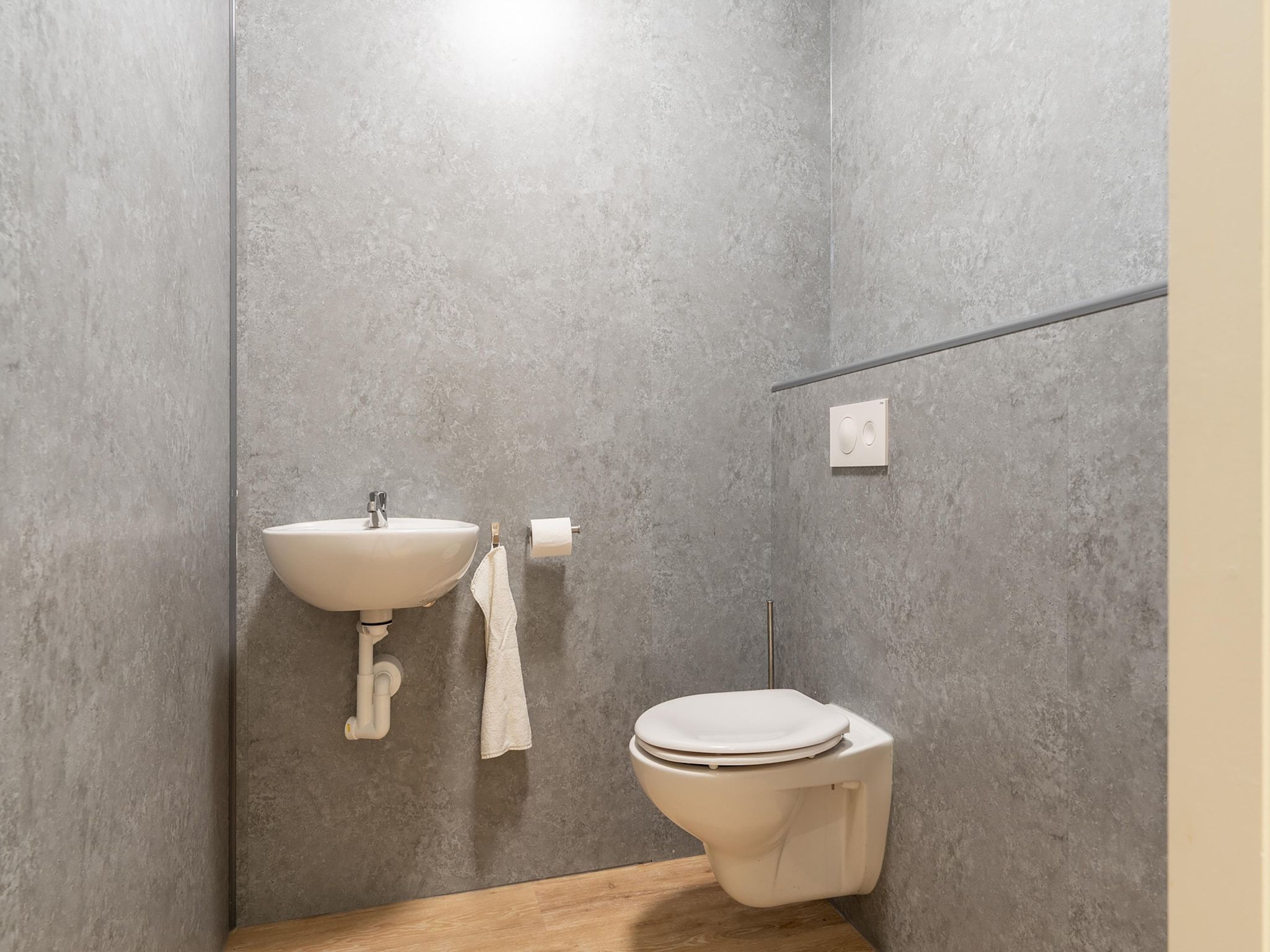 De badkamer van Vrijersduin in Nes