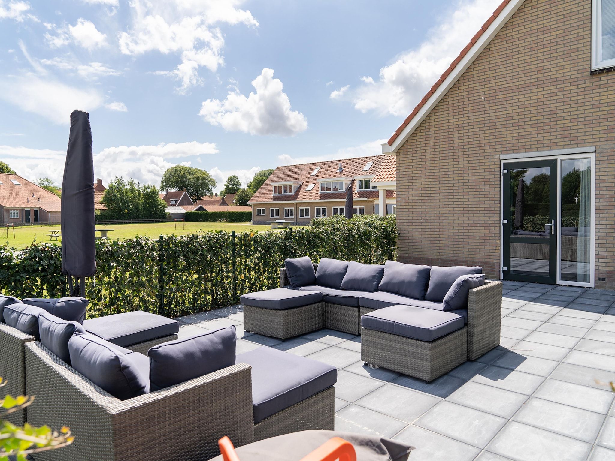 De tuin van Kaapsduin in Nes