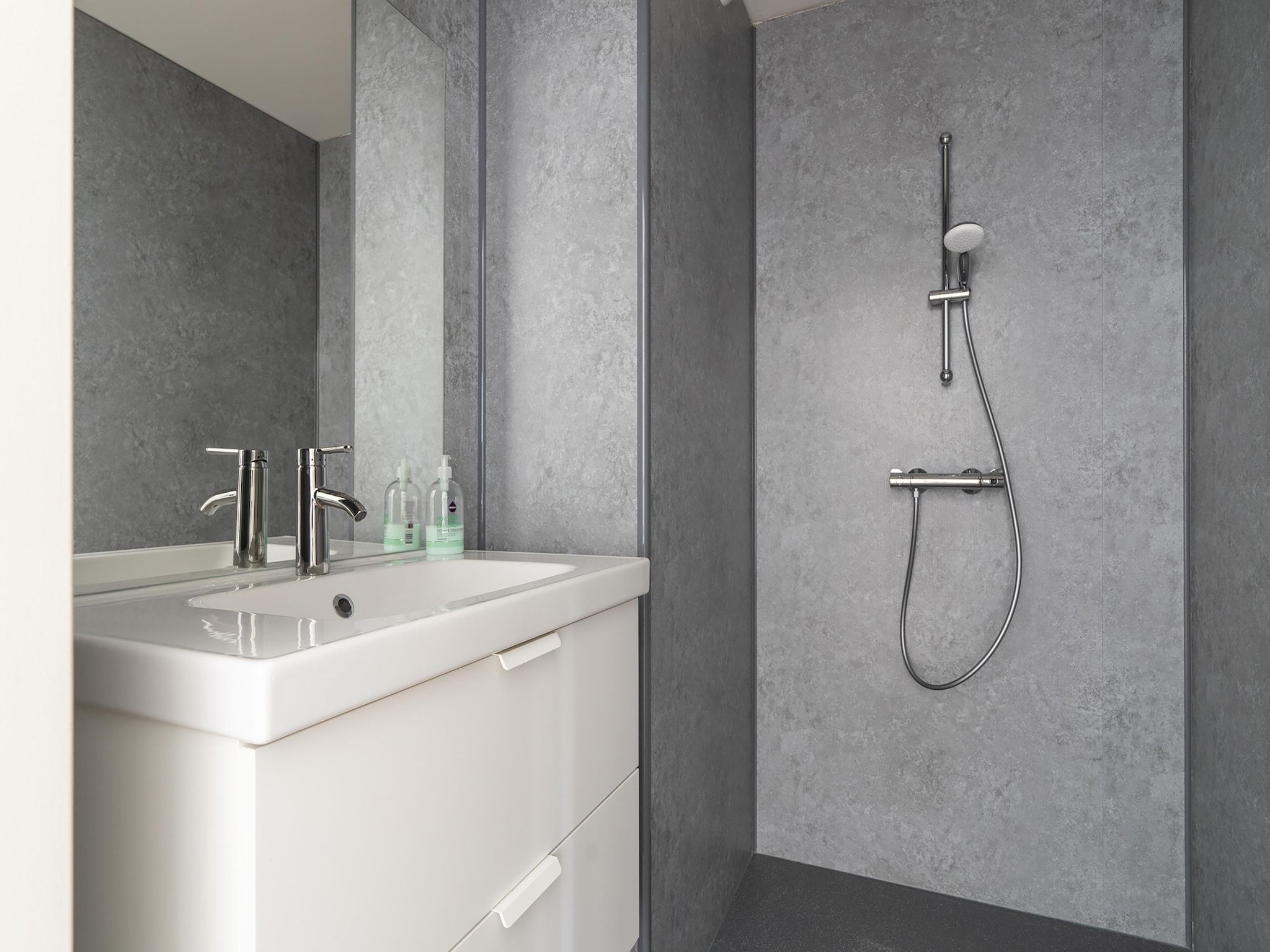 De badkamer van Combi Vrijersduin en Kaapsduin in Nes