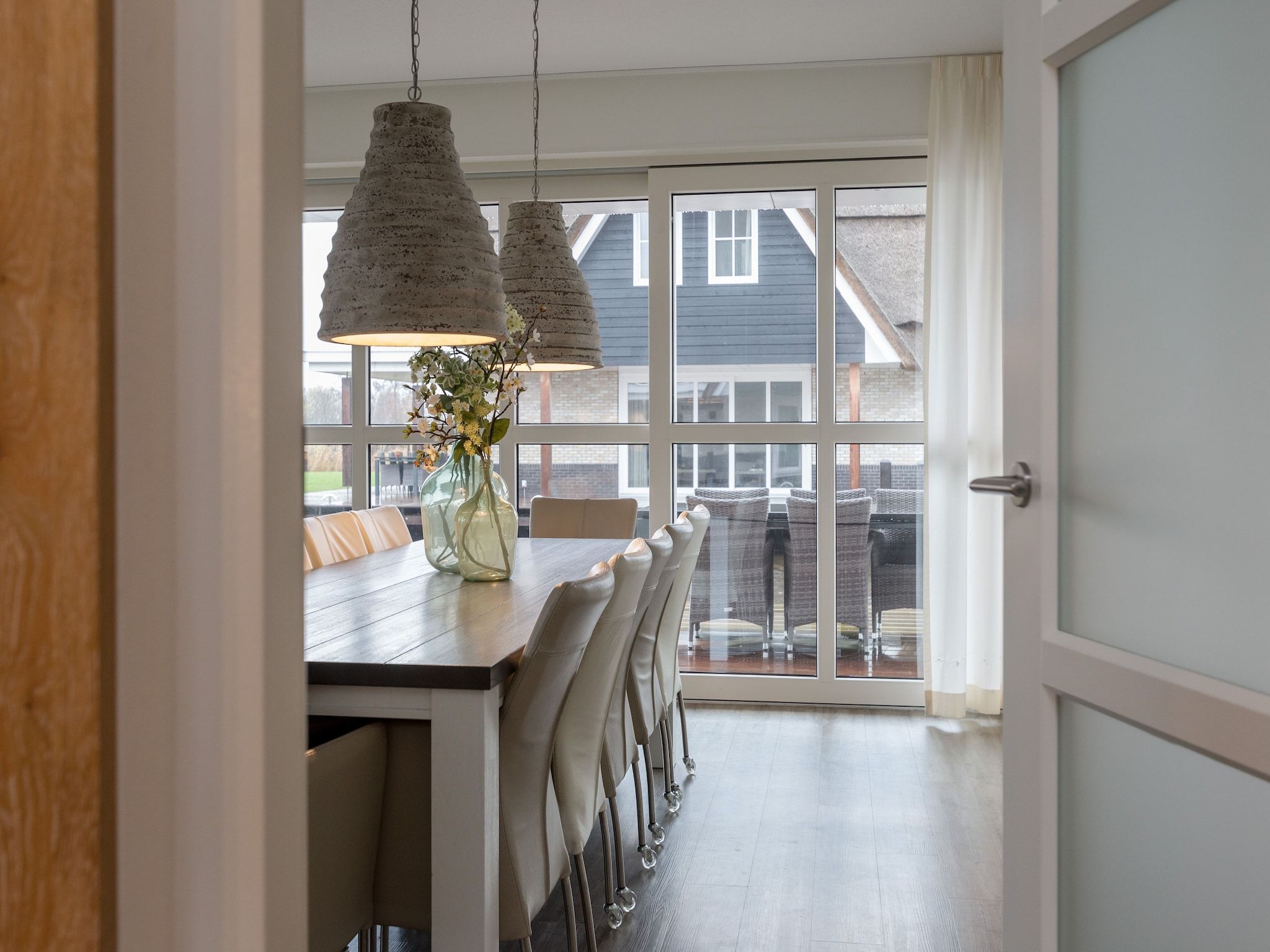 De eetkamer van Friese Meren Villa's 17 in Delfstrahuizen