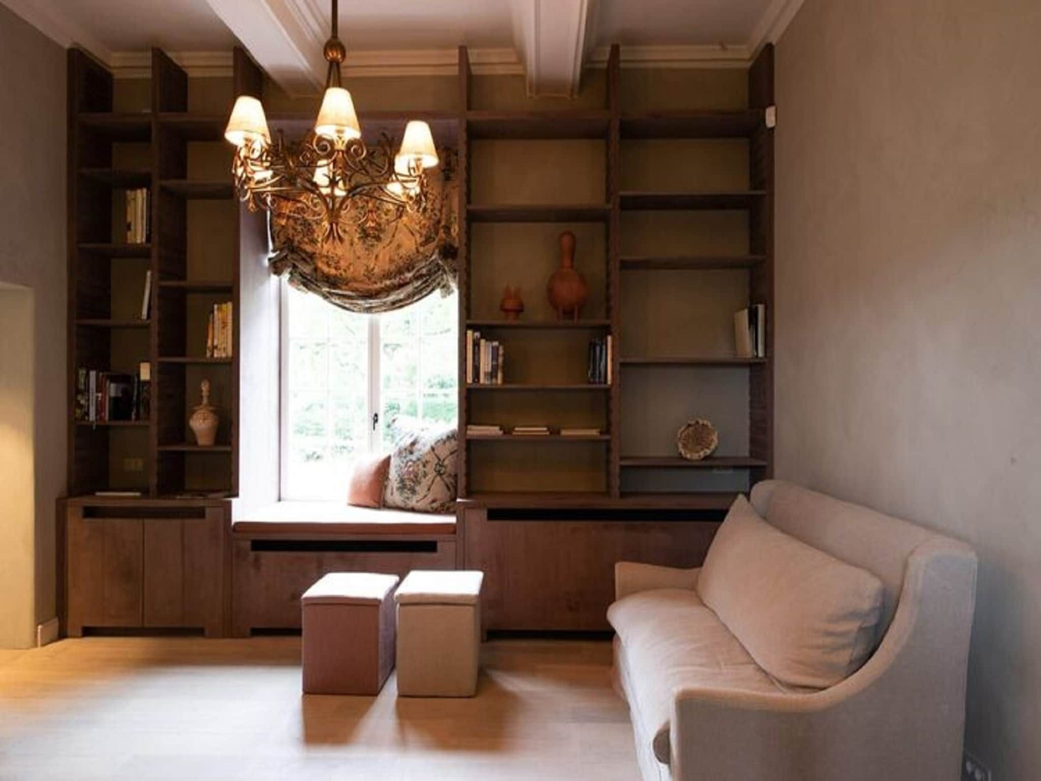 De woonkamer van Herenhoeve de Bockhof in Schimmert