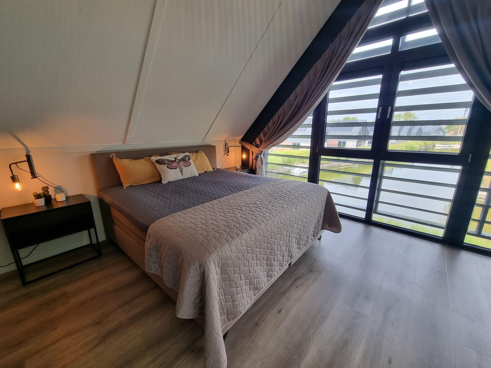 Een slaapkamer van Watervilla Tolve in Balk