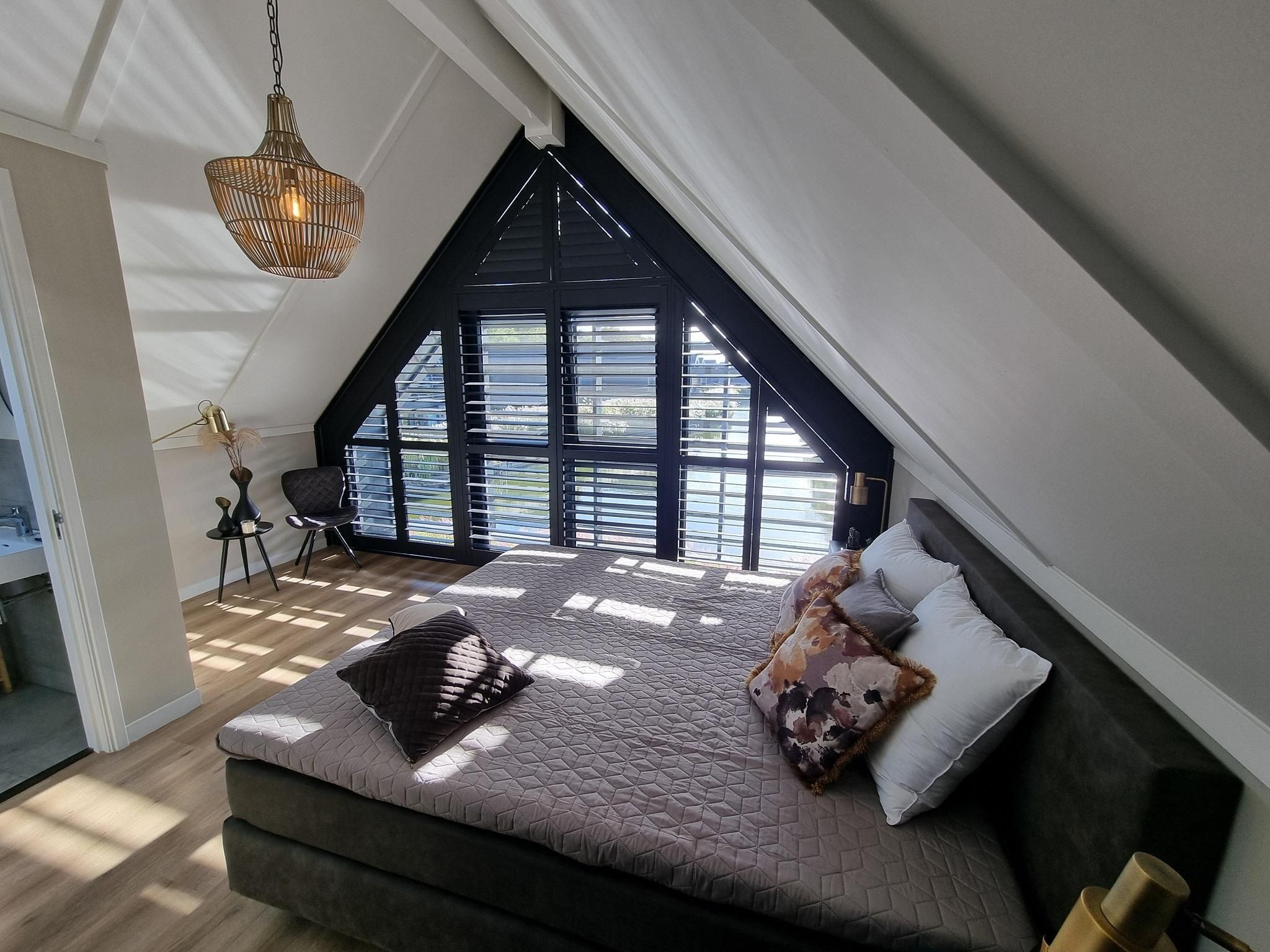 Een slaapkamer van Watervilla Achttjin in Balk