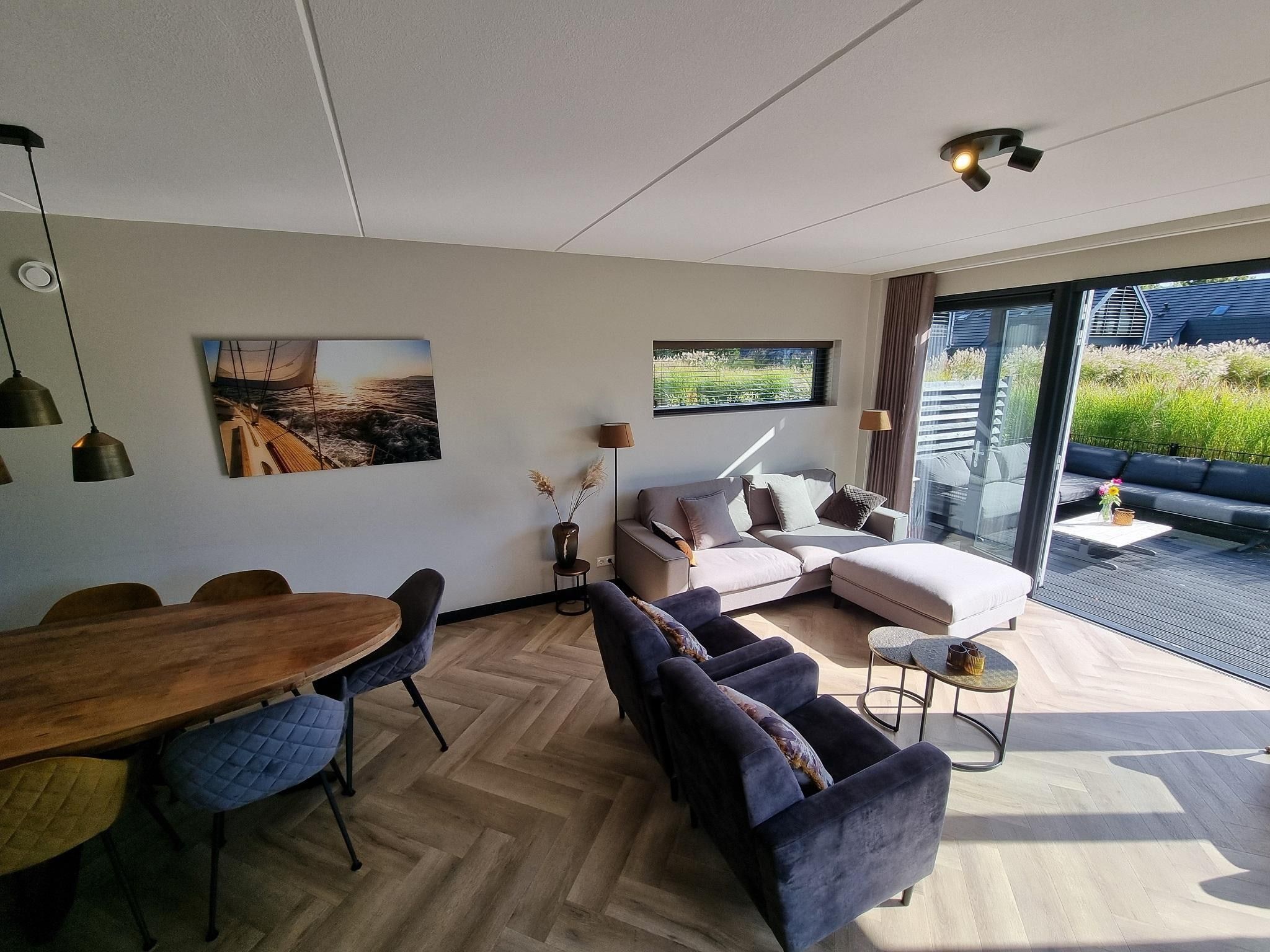 De woonkamer van Watervilla Achttjin in Balk