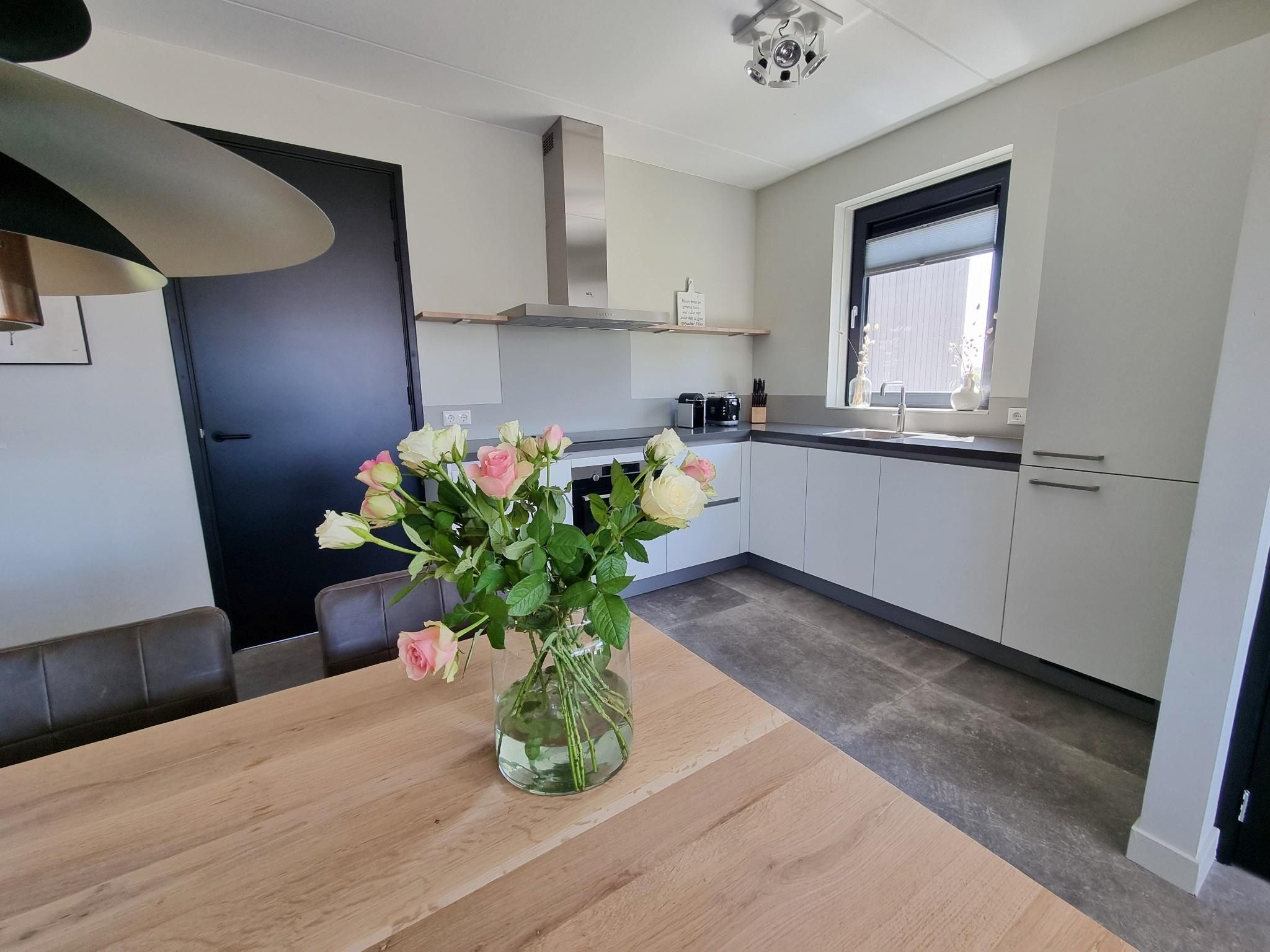 De keuken van Watervilla San in Balk