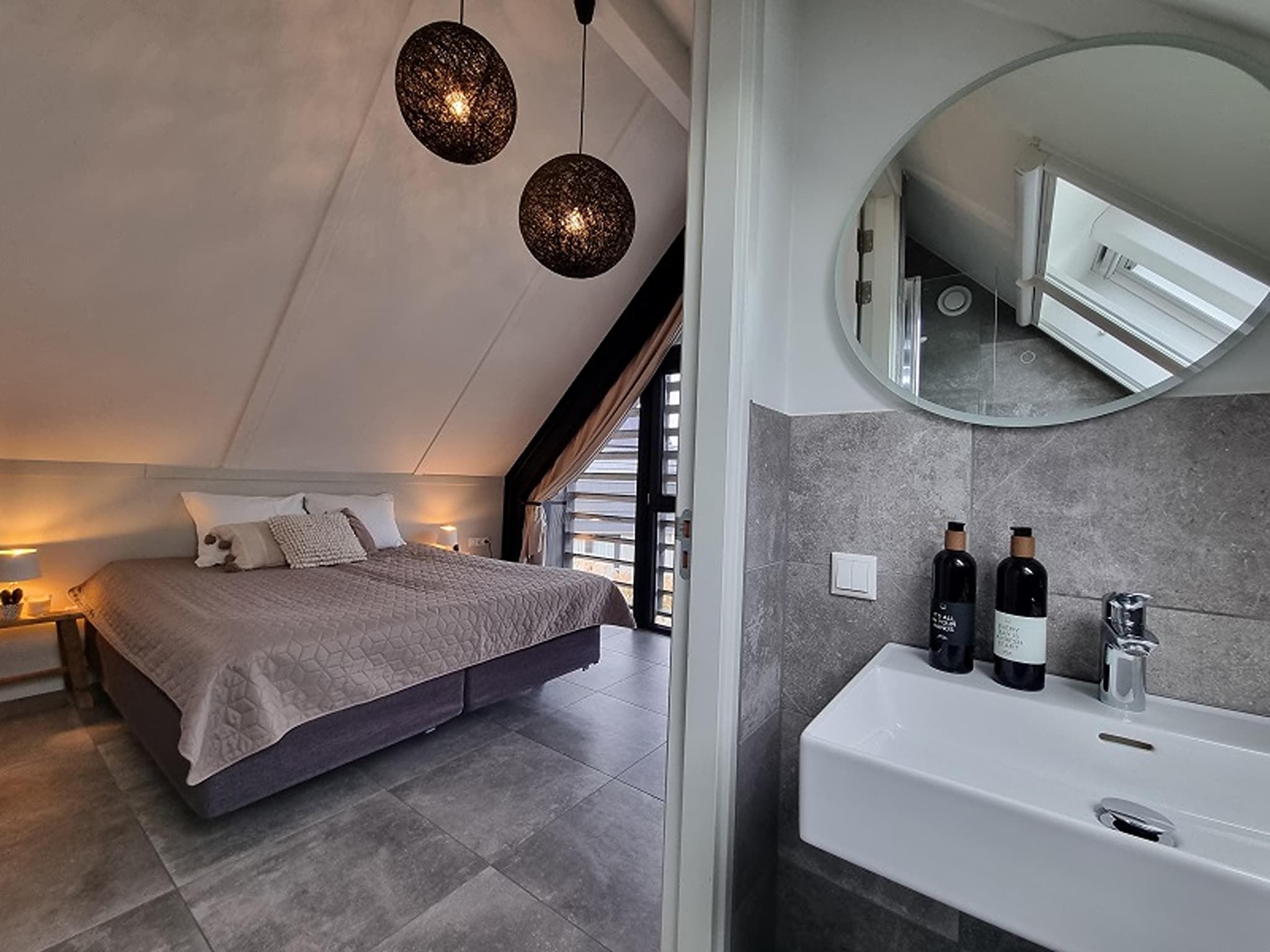 Een slaapkamer van Watervilla San in Balk