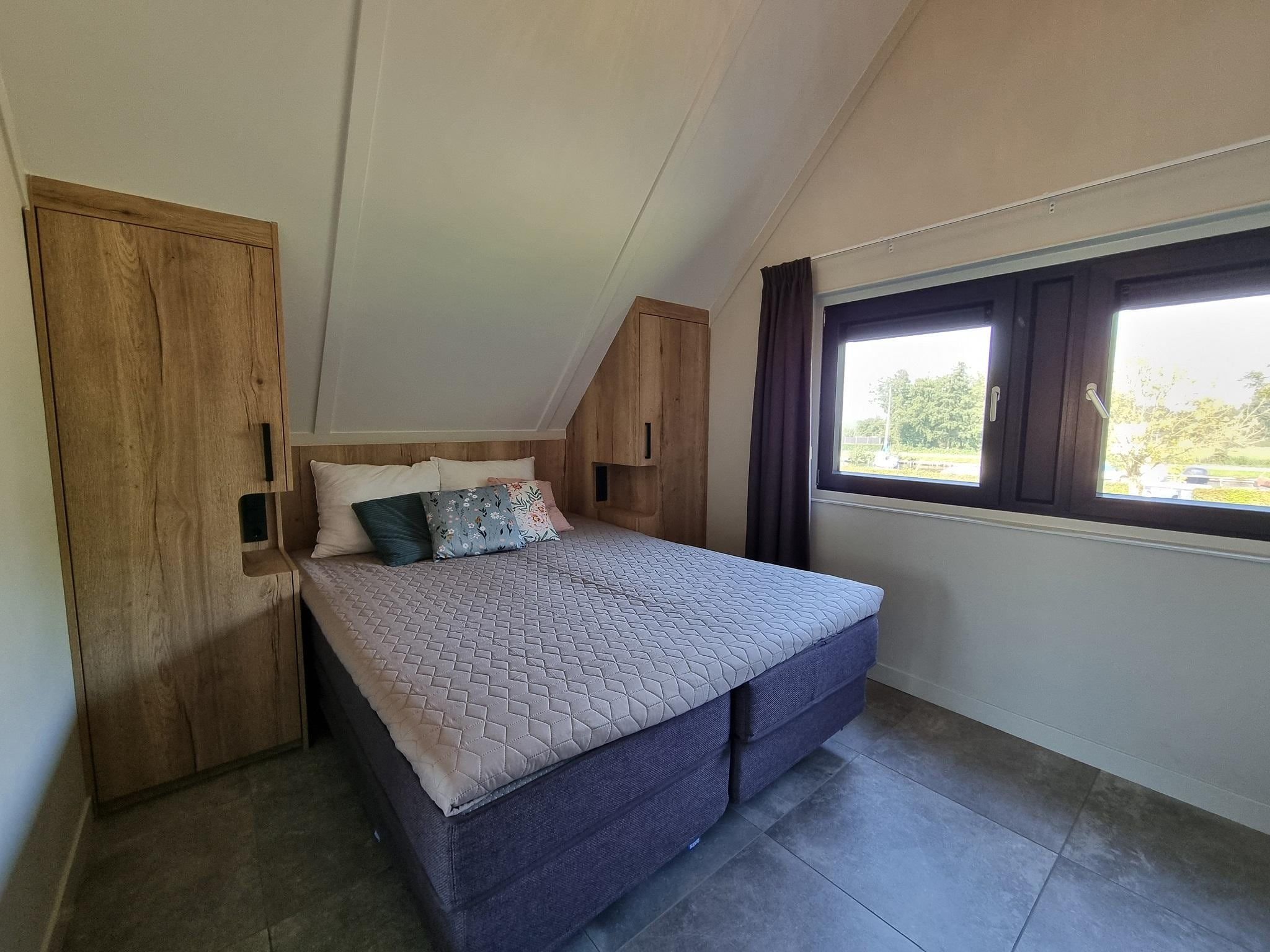 Een slaapkamer van Watervilla Tweintich in Balk