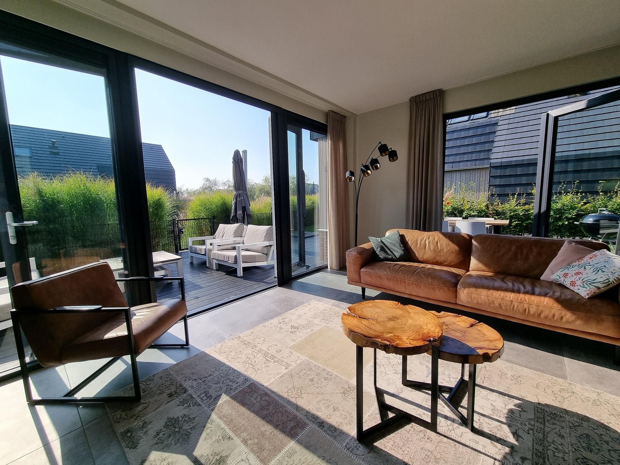 De woonkamer van Watervilla Tweintich in Balk