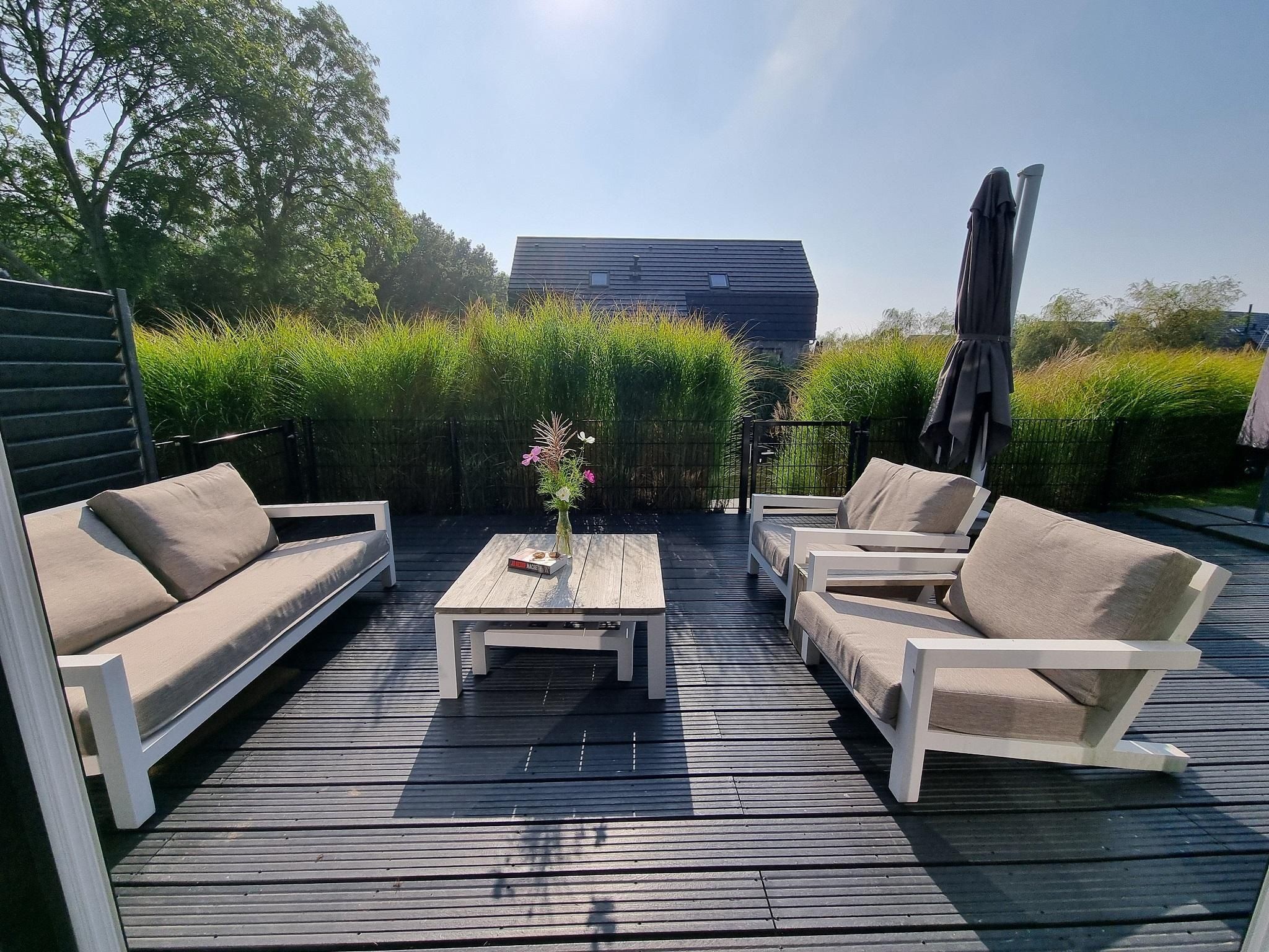 Het terras van Watervilla Tweintich in Balk