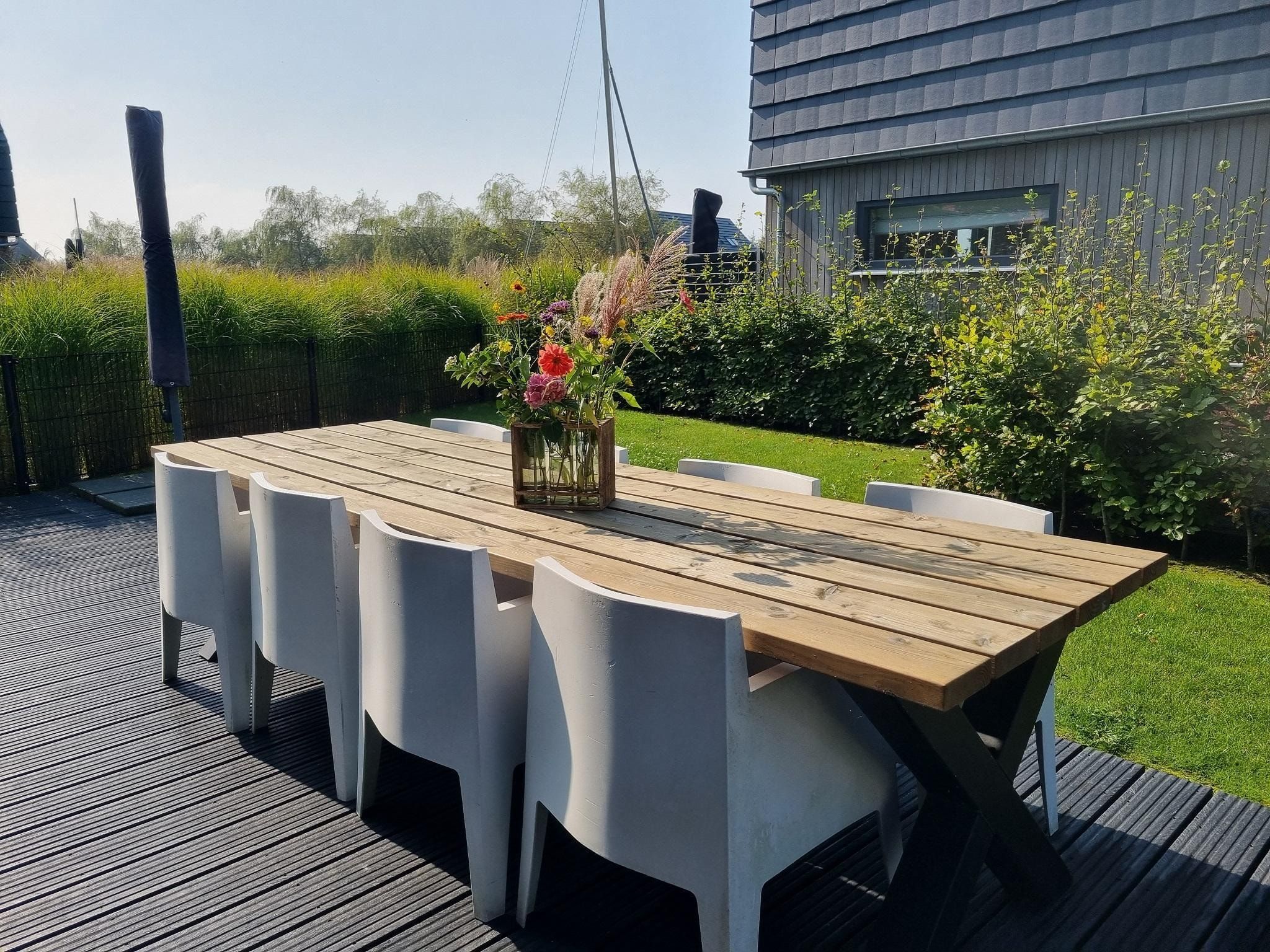 Het terras van Watervilla Tweintich in Balk
