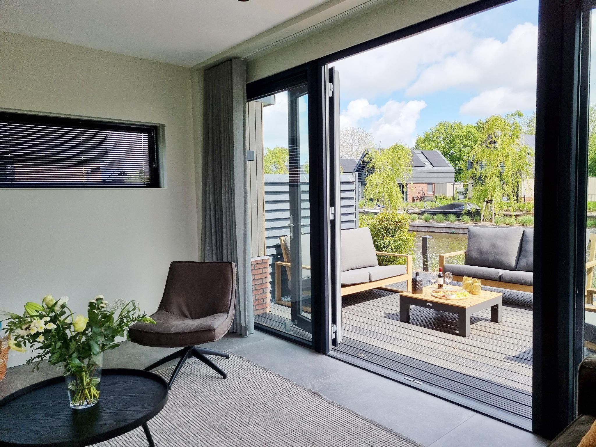 Het terras van Watervilla Tsien in Balk