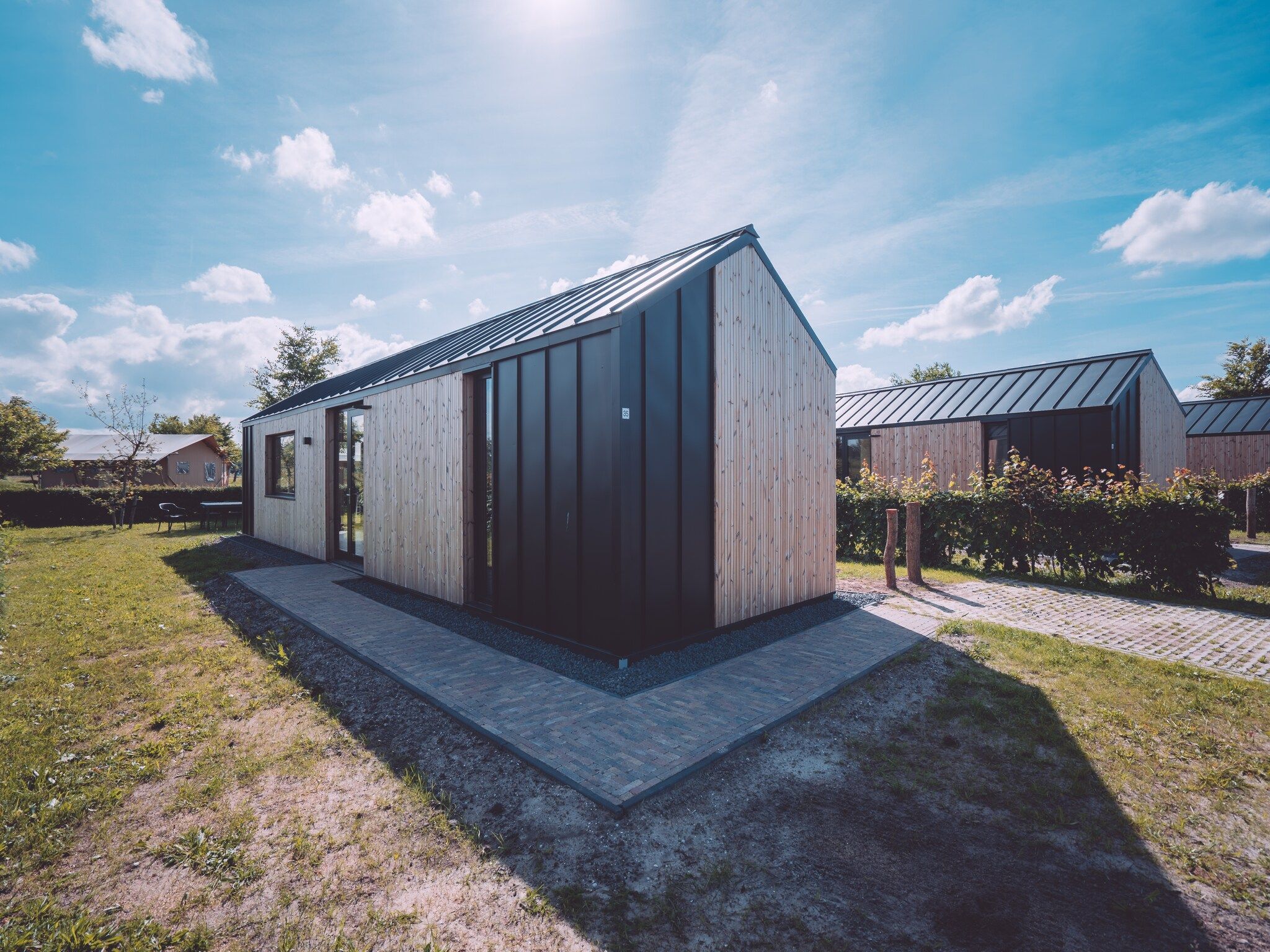 De buitenkant van Vakantiepark Eigen Wijze 12 in Bant