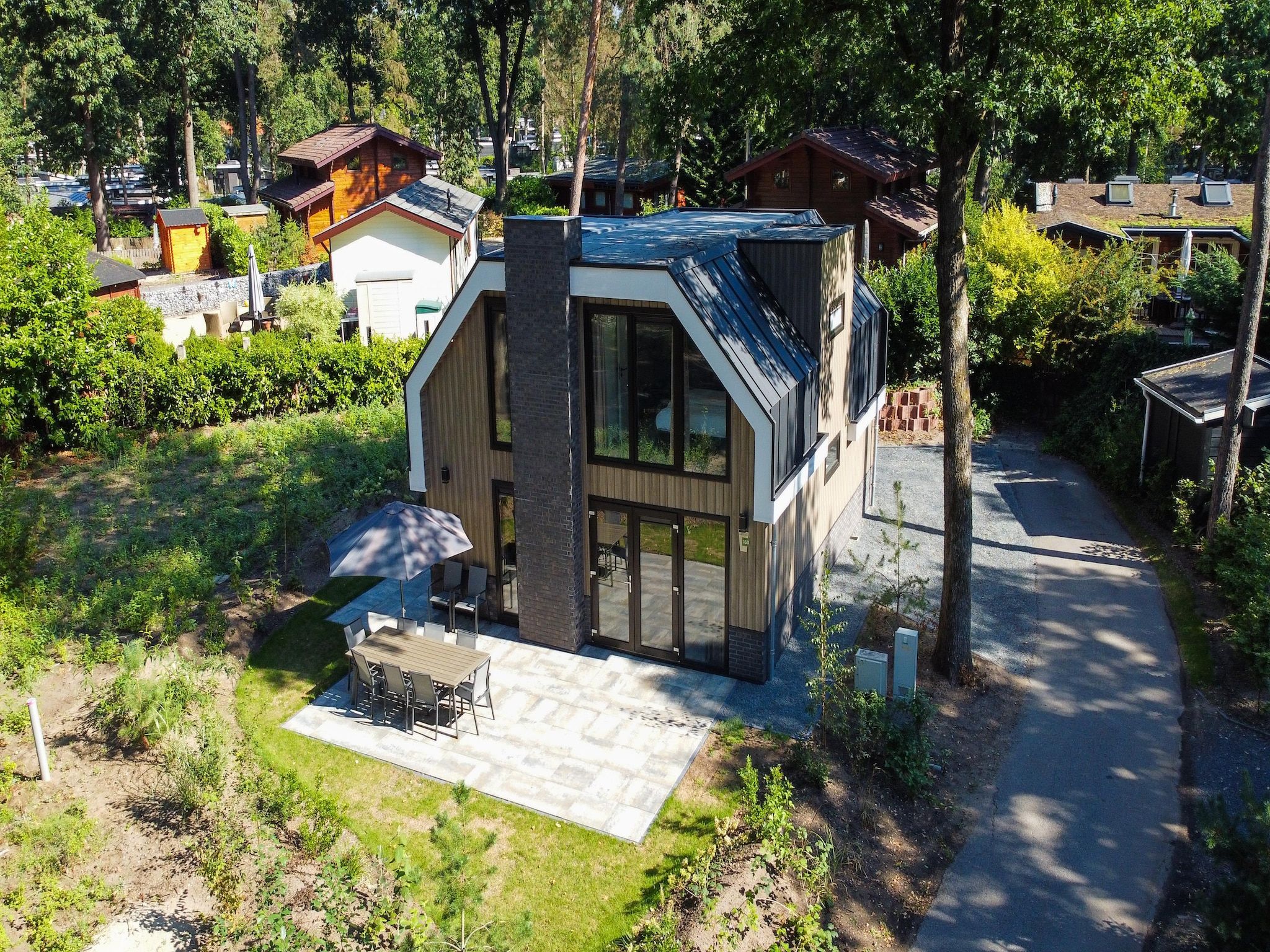 De tuin van Vakantiepark De Rimboe & De Woeste Hoogte 38 in Hoenderloo