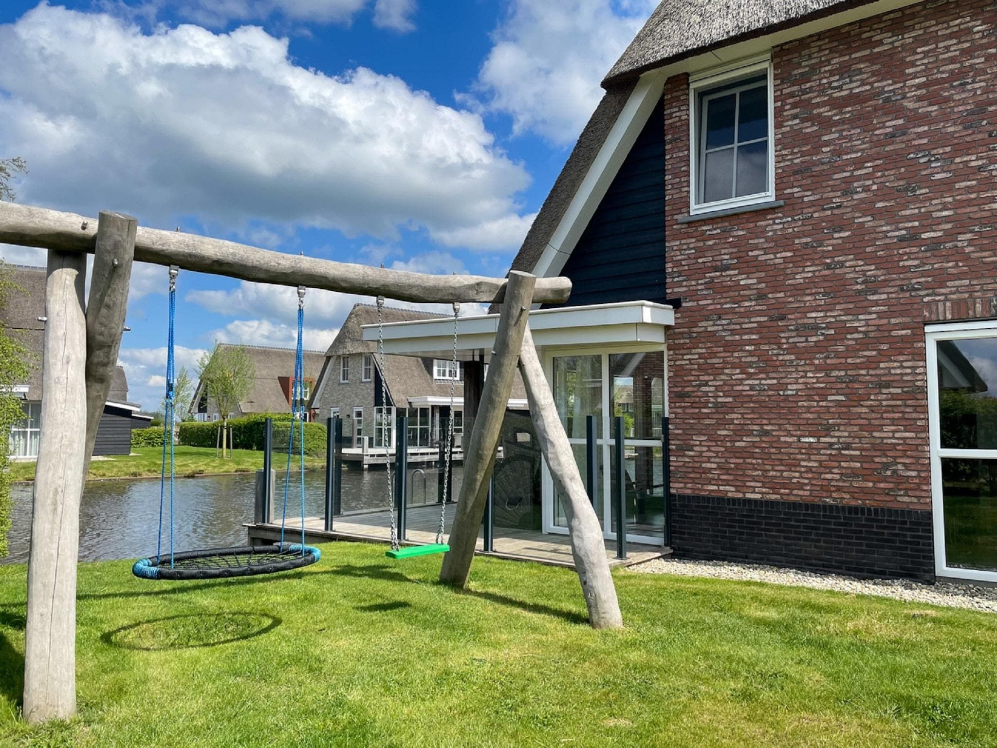 De tuin van Friese Meren Villa's 18 in Delfstrahuizen