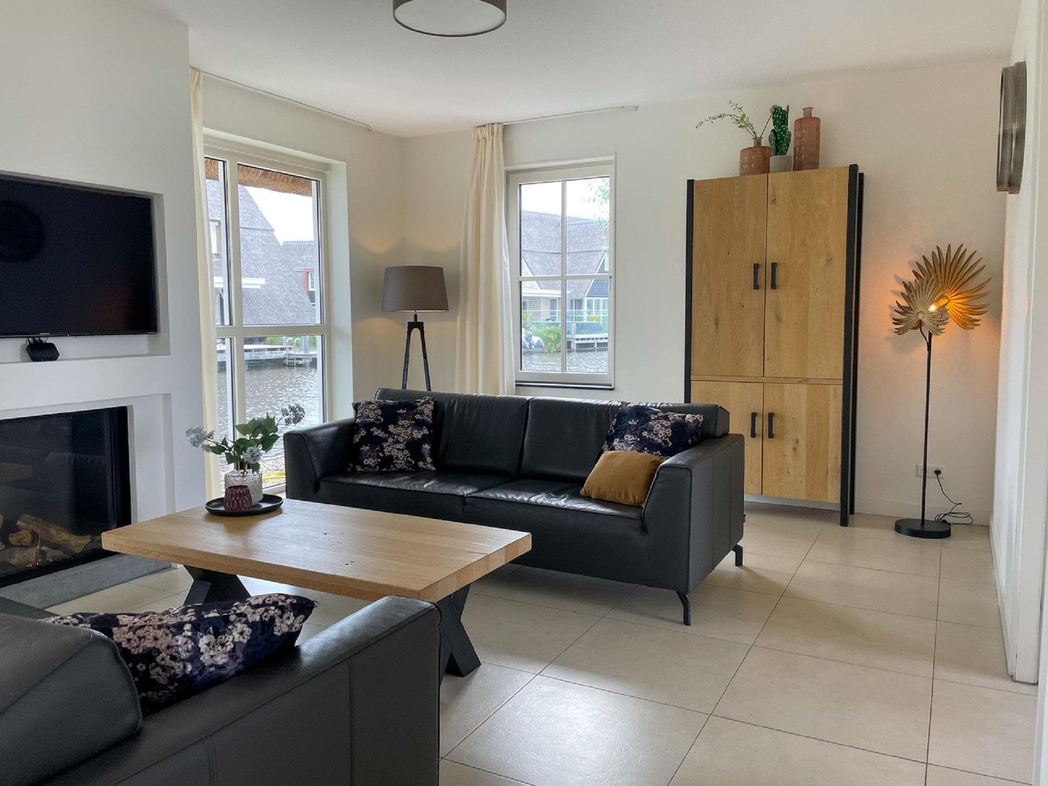 De woonkamer van Friese Meren Villa's 18 in Delfstrahuizen