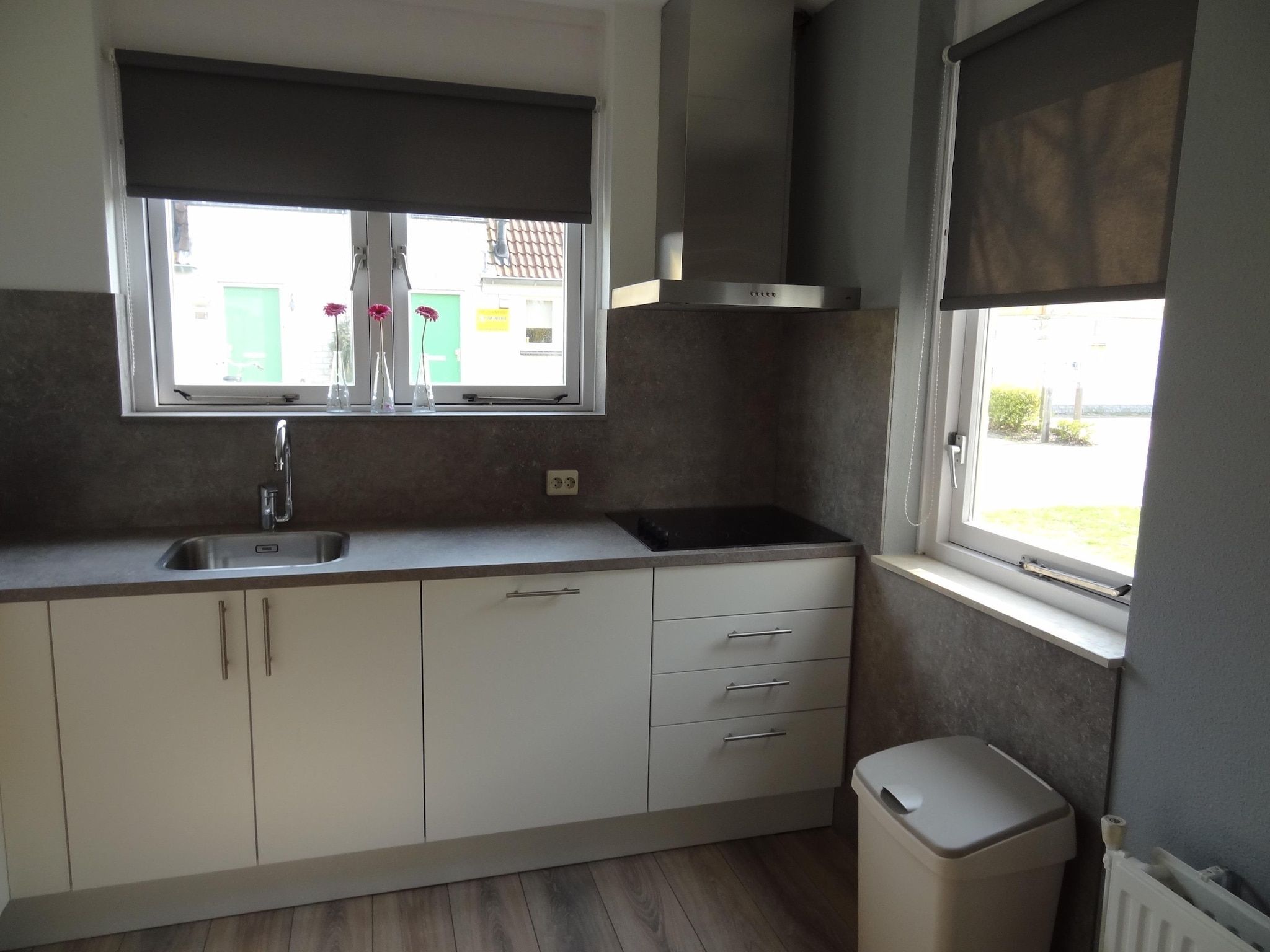 De keuken van Villapark De Oesterbaai 15 in Wemeldinge