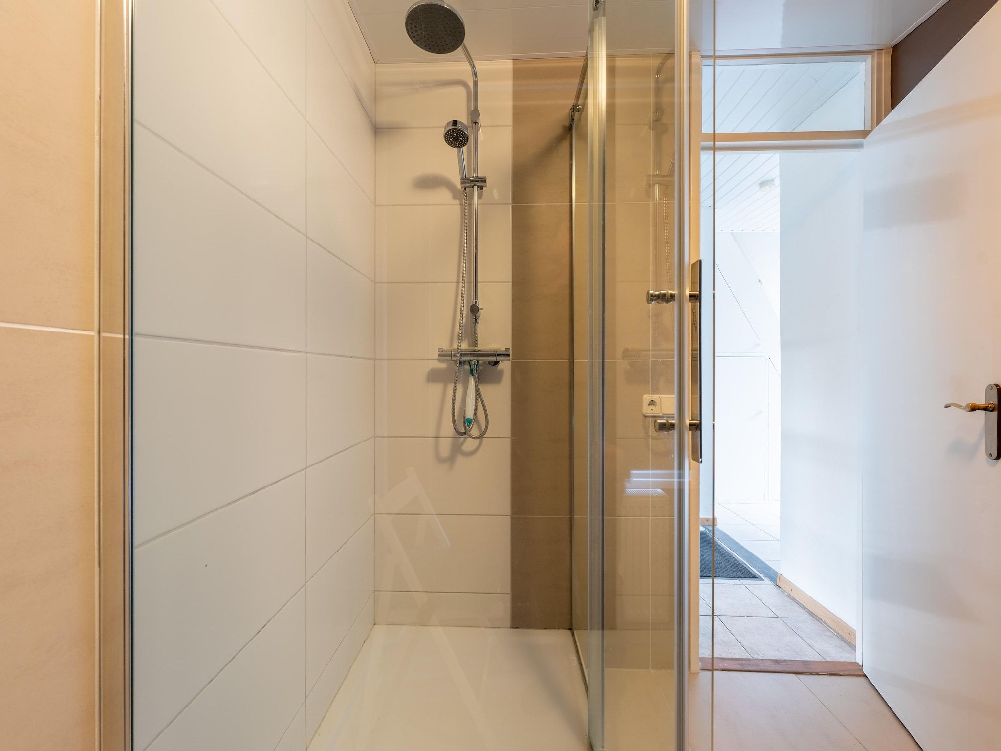 De badkamer van Scheldeoord 70 in Baarland