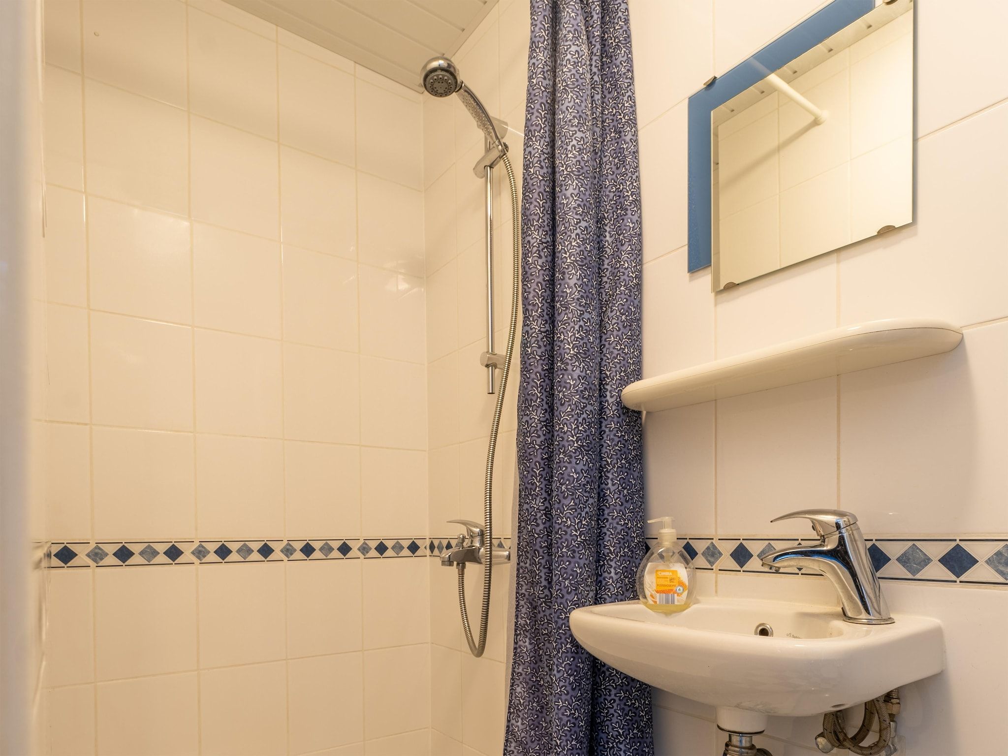 De badkamer van Scheldeoord 70 in Baarland