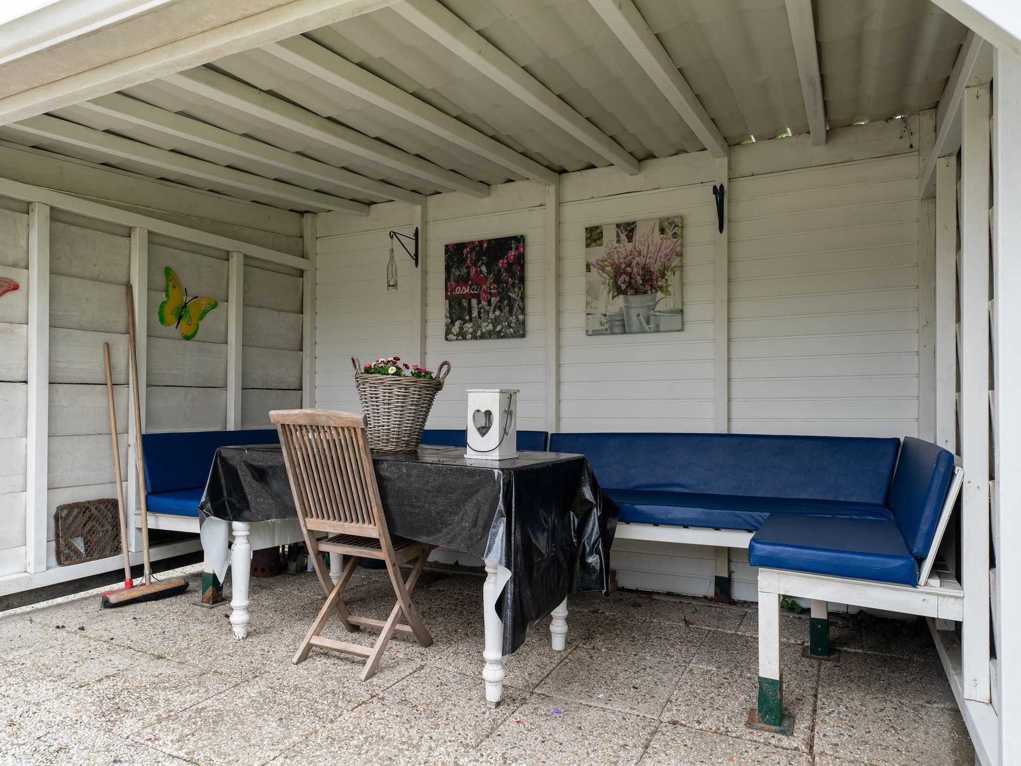 Het terras van Scheldeoord 70 in Baarland