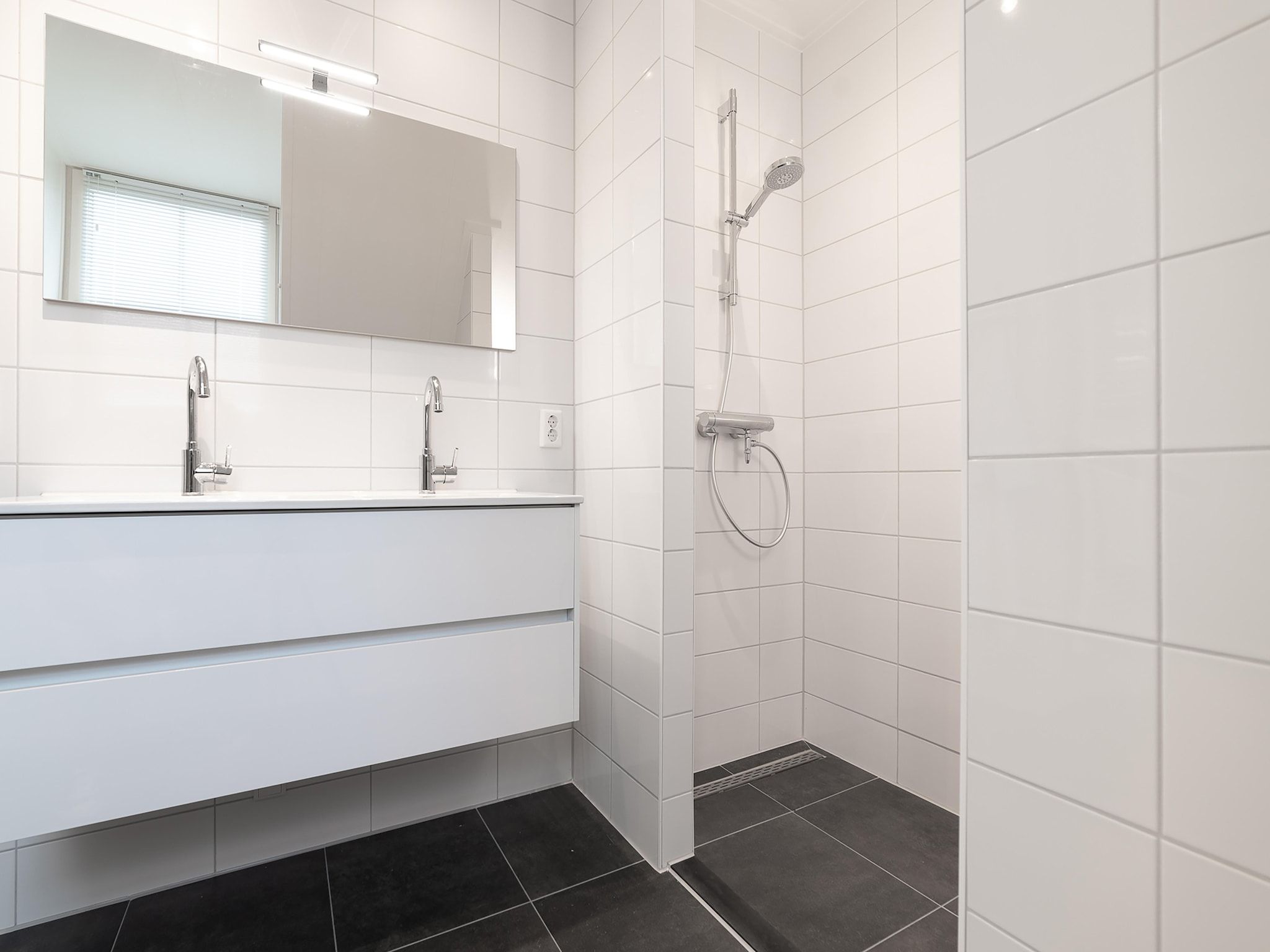 De badkamer van Zeeuwse Pracht 8 p welness in Colijnsplaat