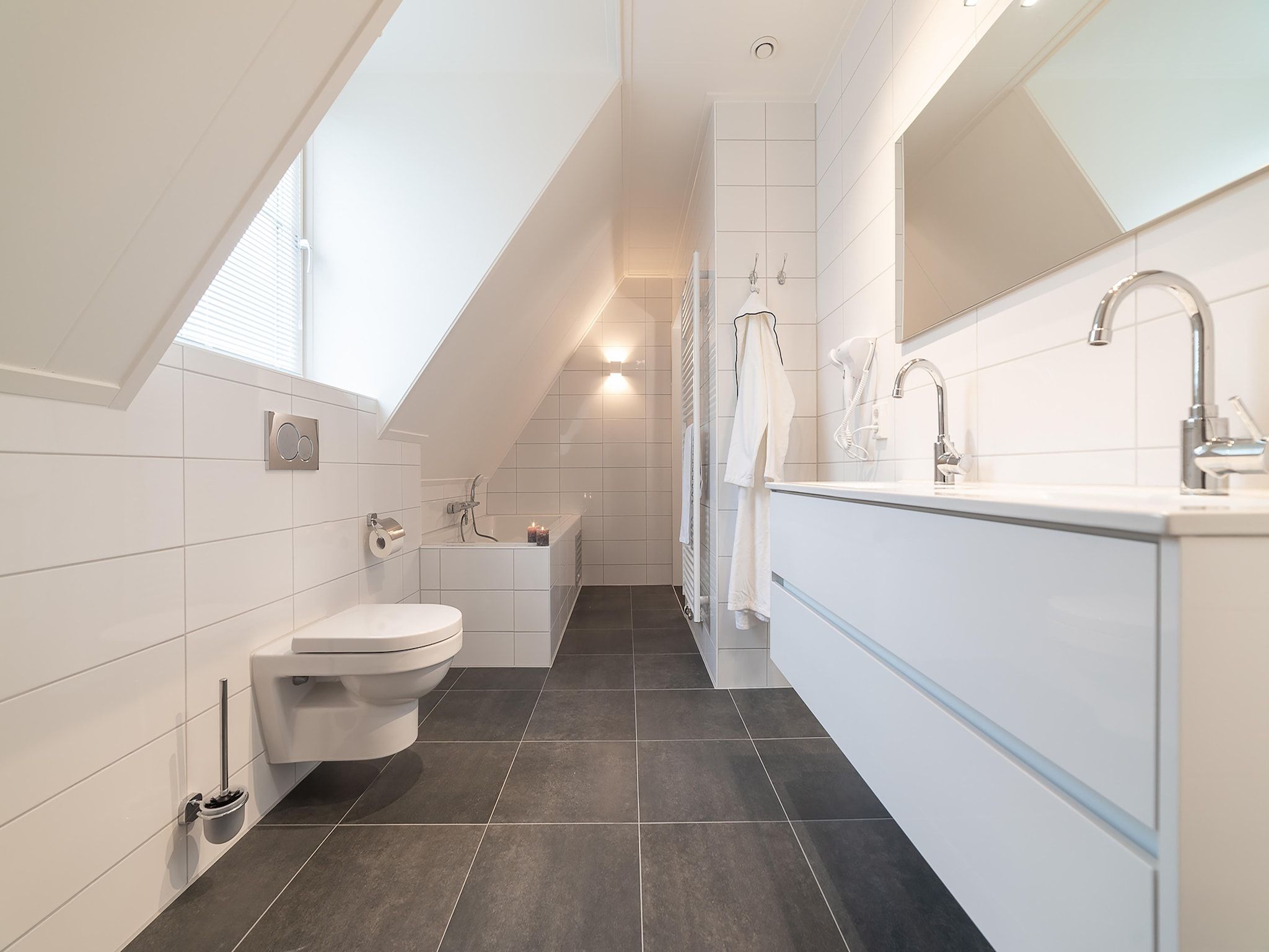 De badkamer van Zeeuwse Pracht 8 p welness in Colijnsplaat