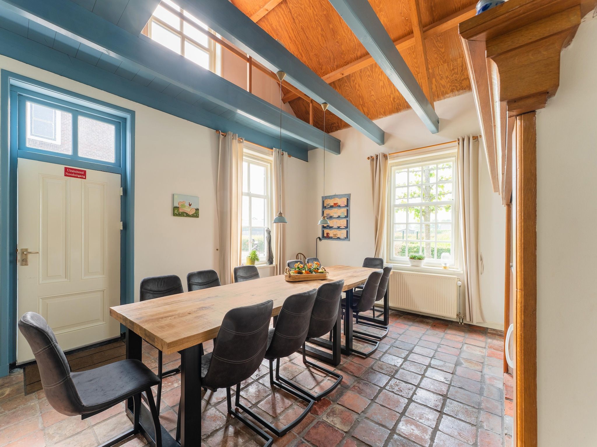 De eetkamer van The Old Farmhouse in Montfoort