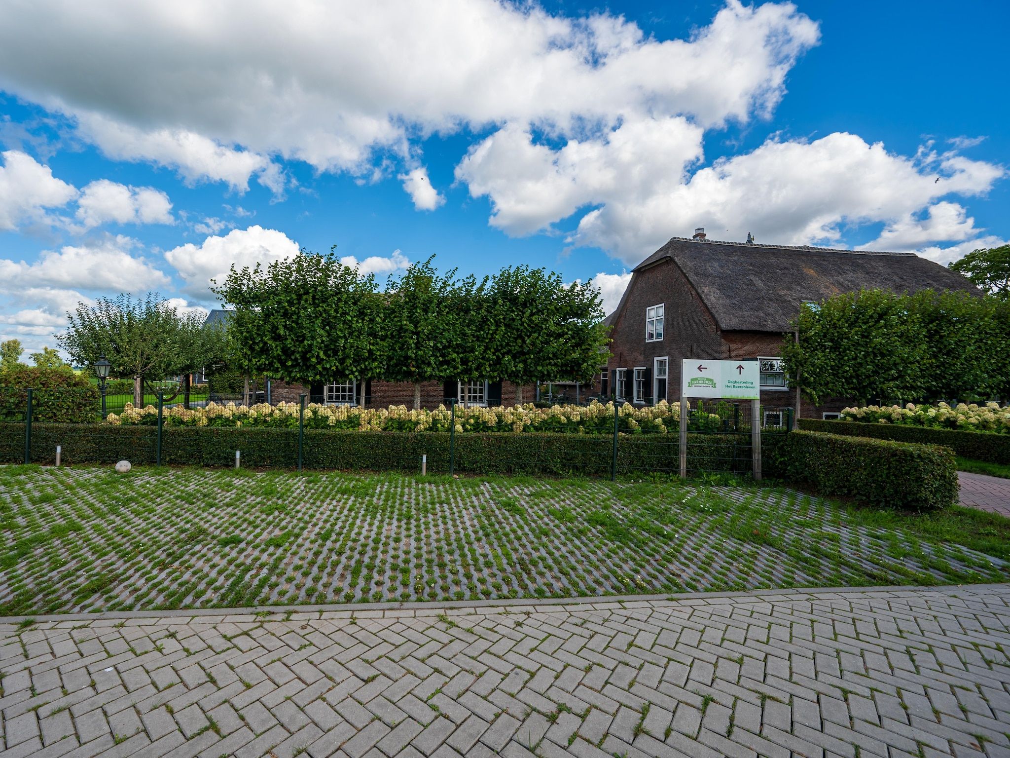 De buitenkant van The Old Farmhouse in Montfoort