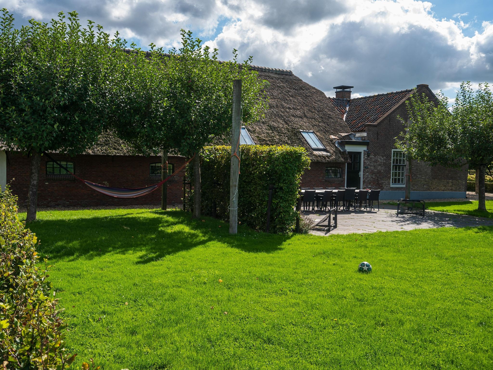 De tuin van The Old Farmhouse in Montfoort
