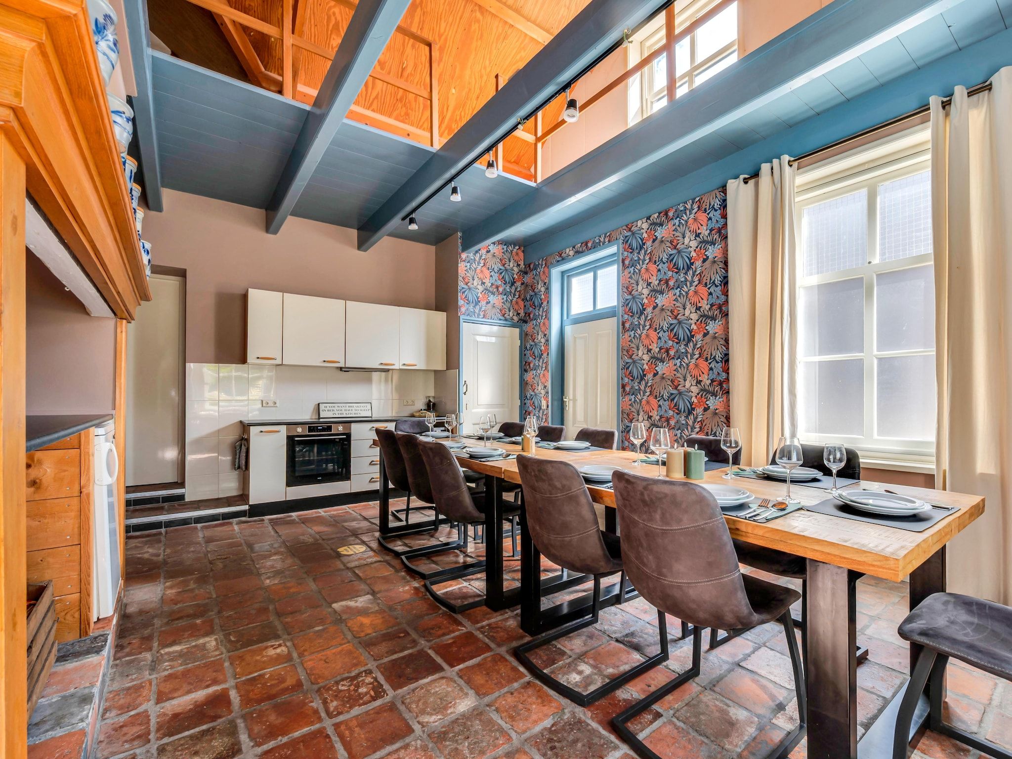 De eetkamer van The Old Farmhouse in Montfoort