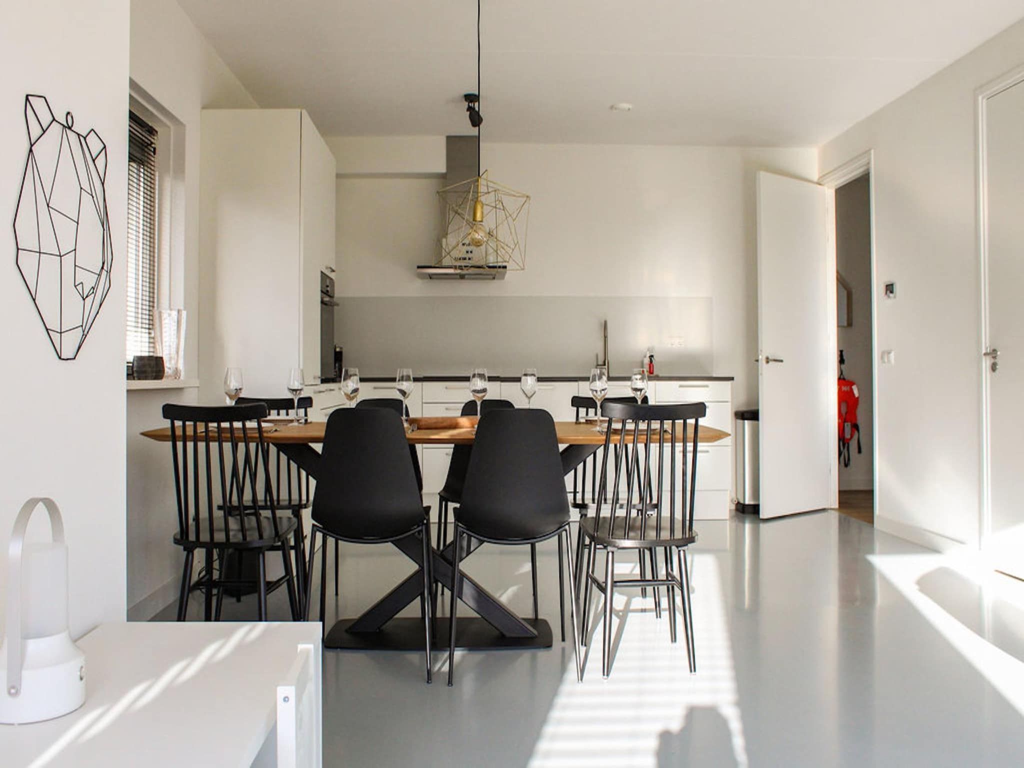 De eetkamer van Recreatiepark Idskenhuizen 8 in Idskenhuizen